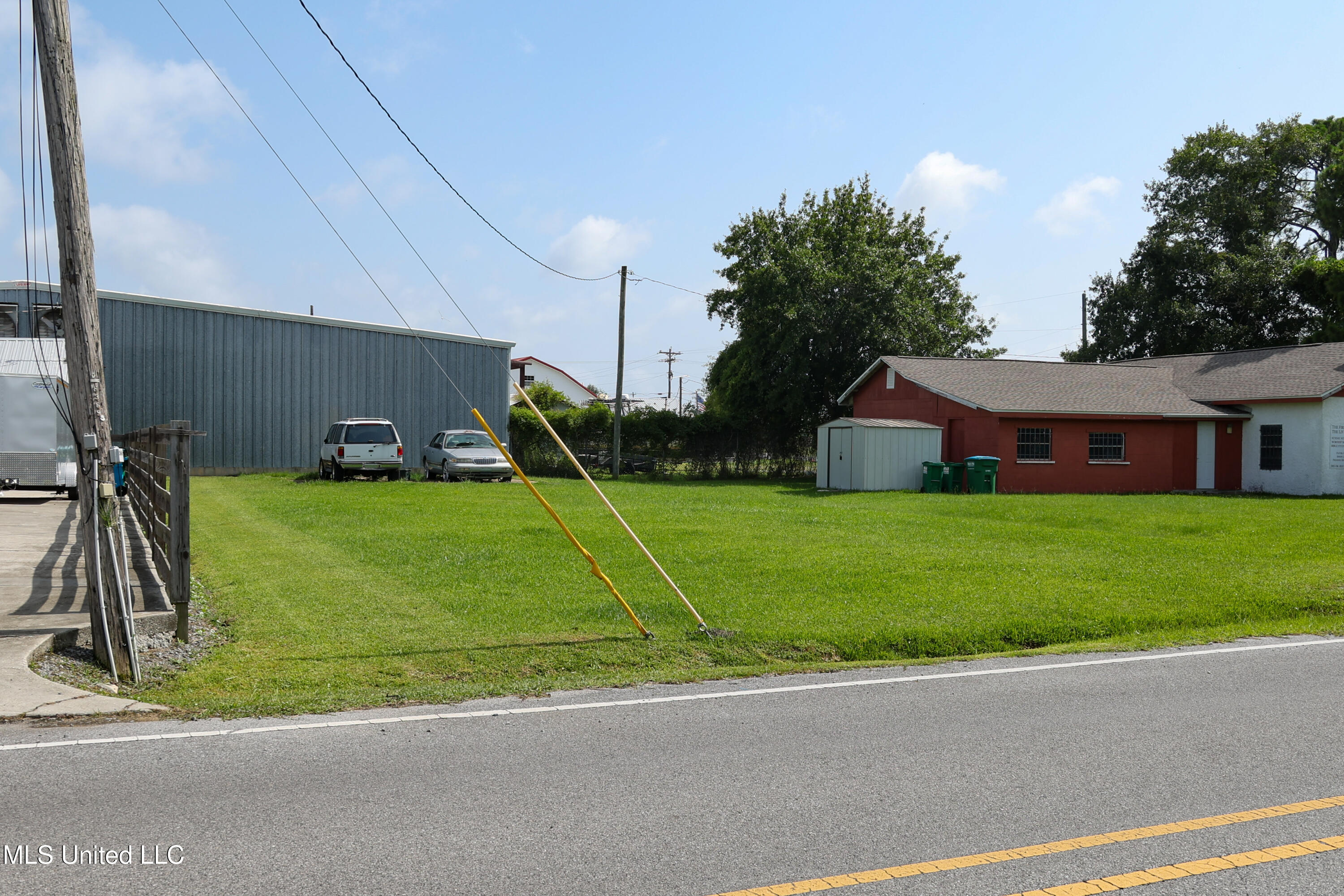 Live Oak Avenue Property Photo 2