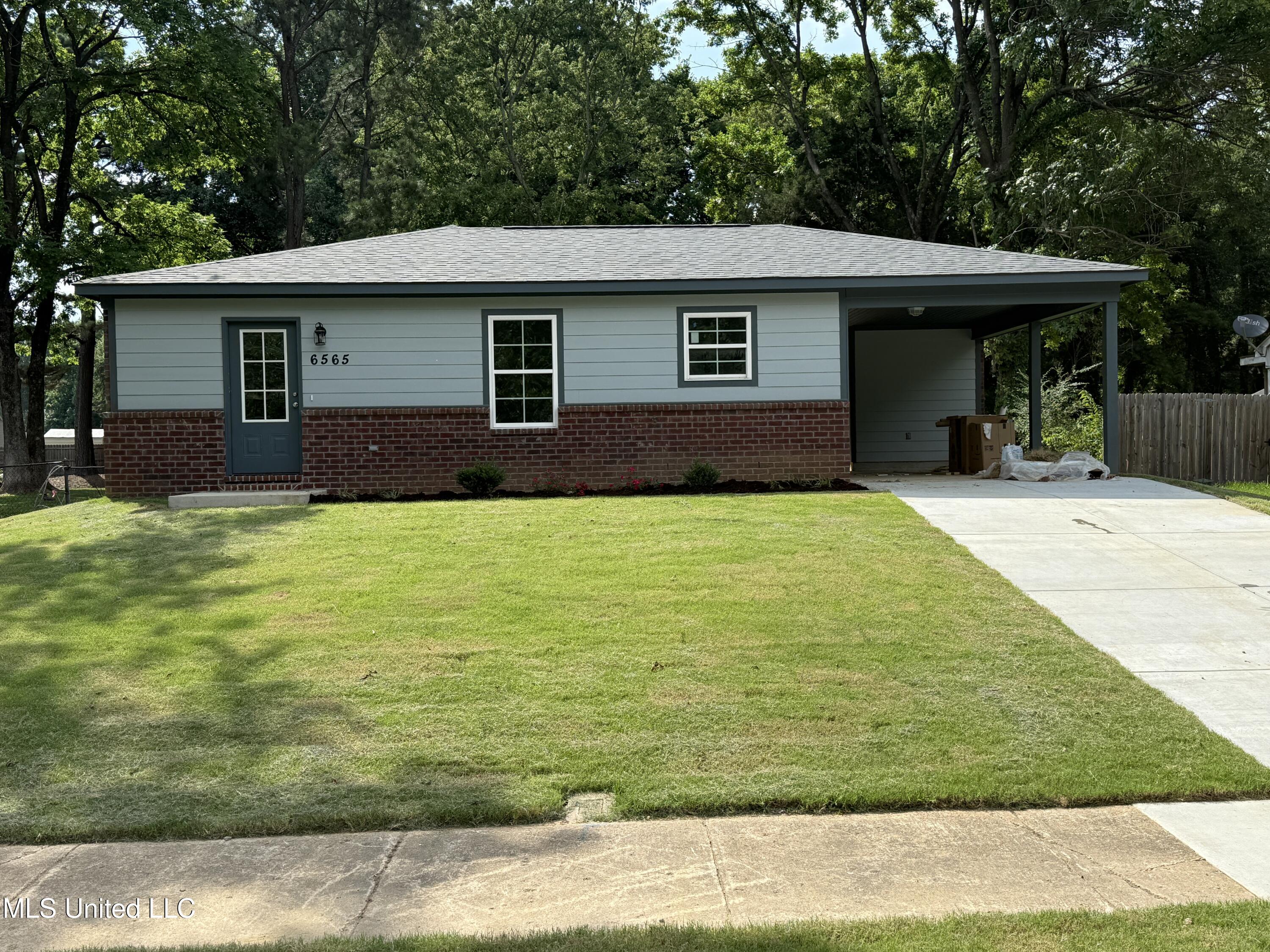 6565 Ridgewood Road Property Photo 1