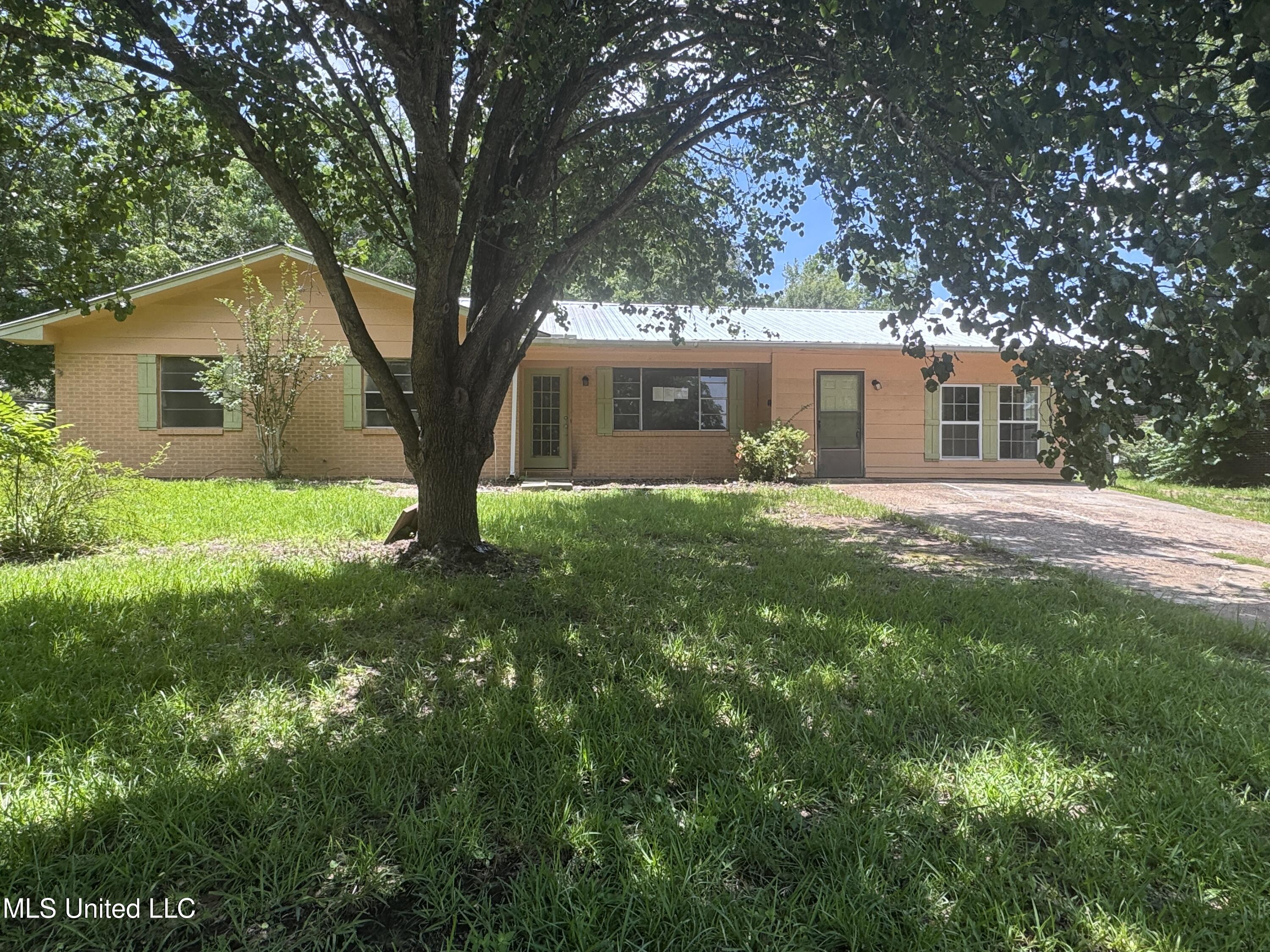 308 Rollingwood Avenue Property Photo