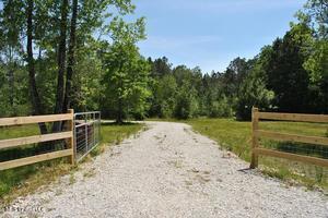 20523 Robinson Road Property Photo 1
