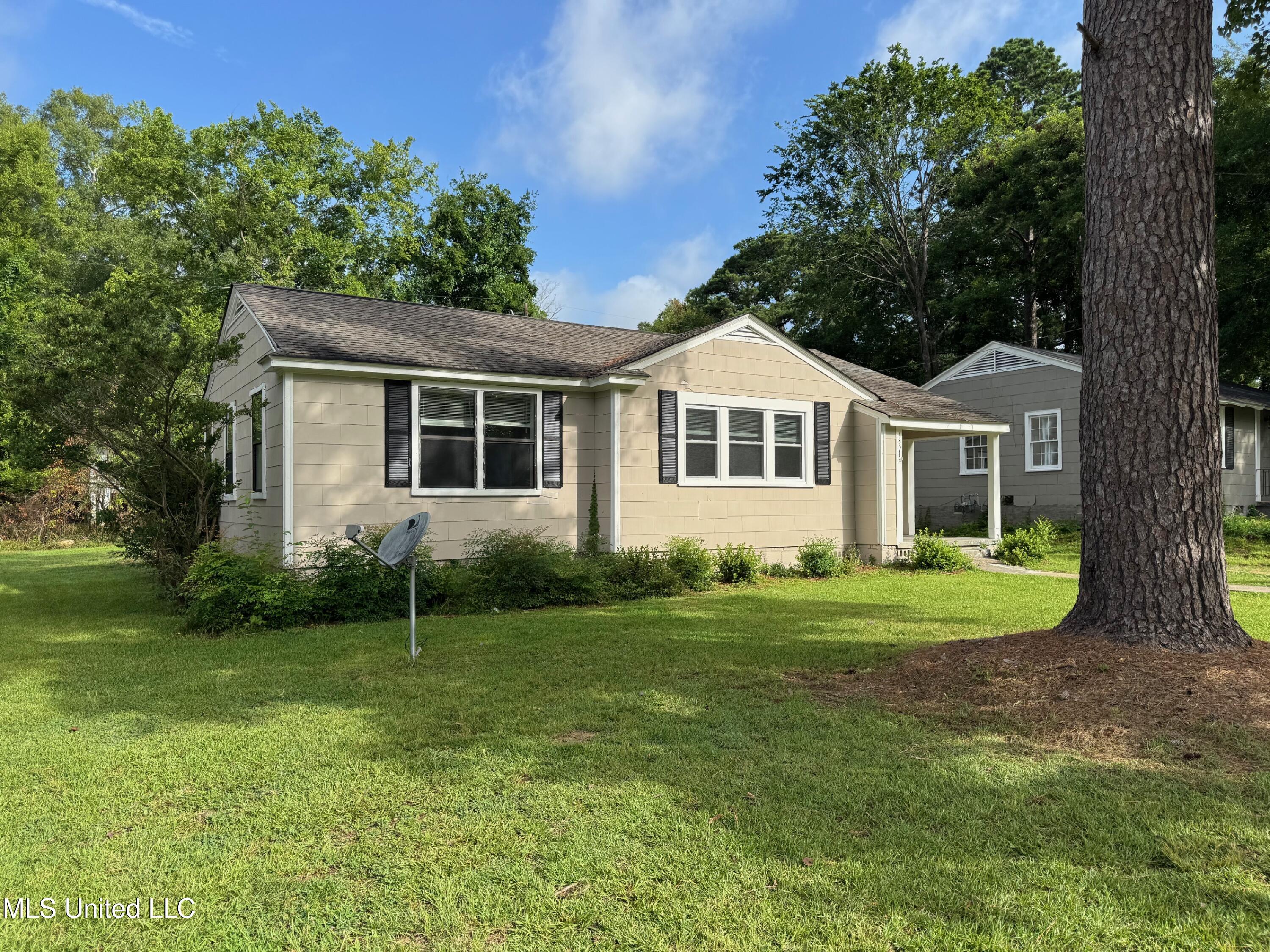 4851 Maplewood Drive Property Photo 1