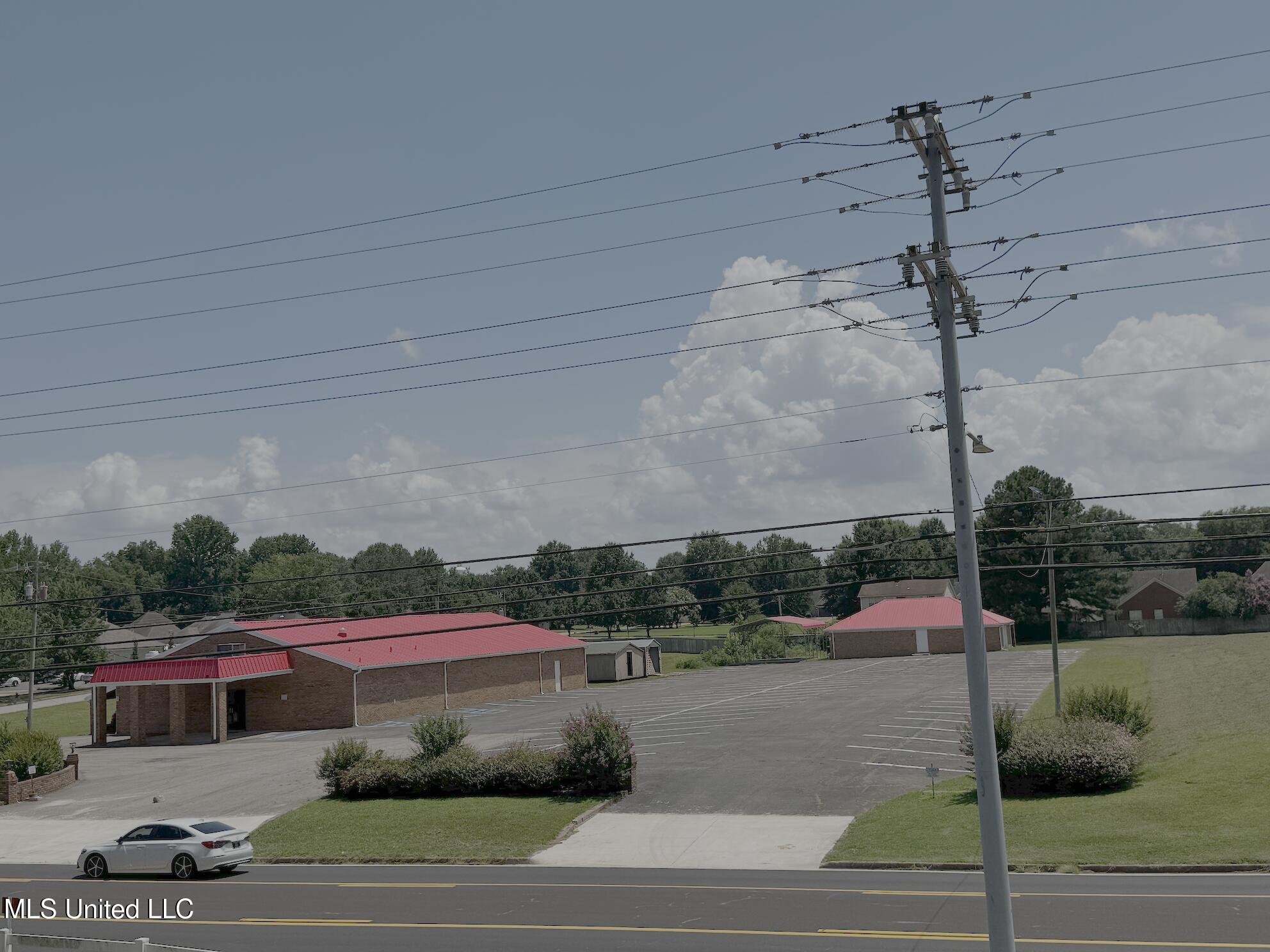 9765 Goodman Road Property Photo 2