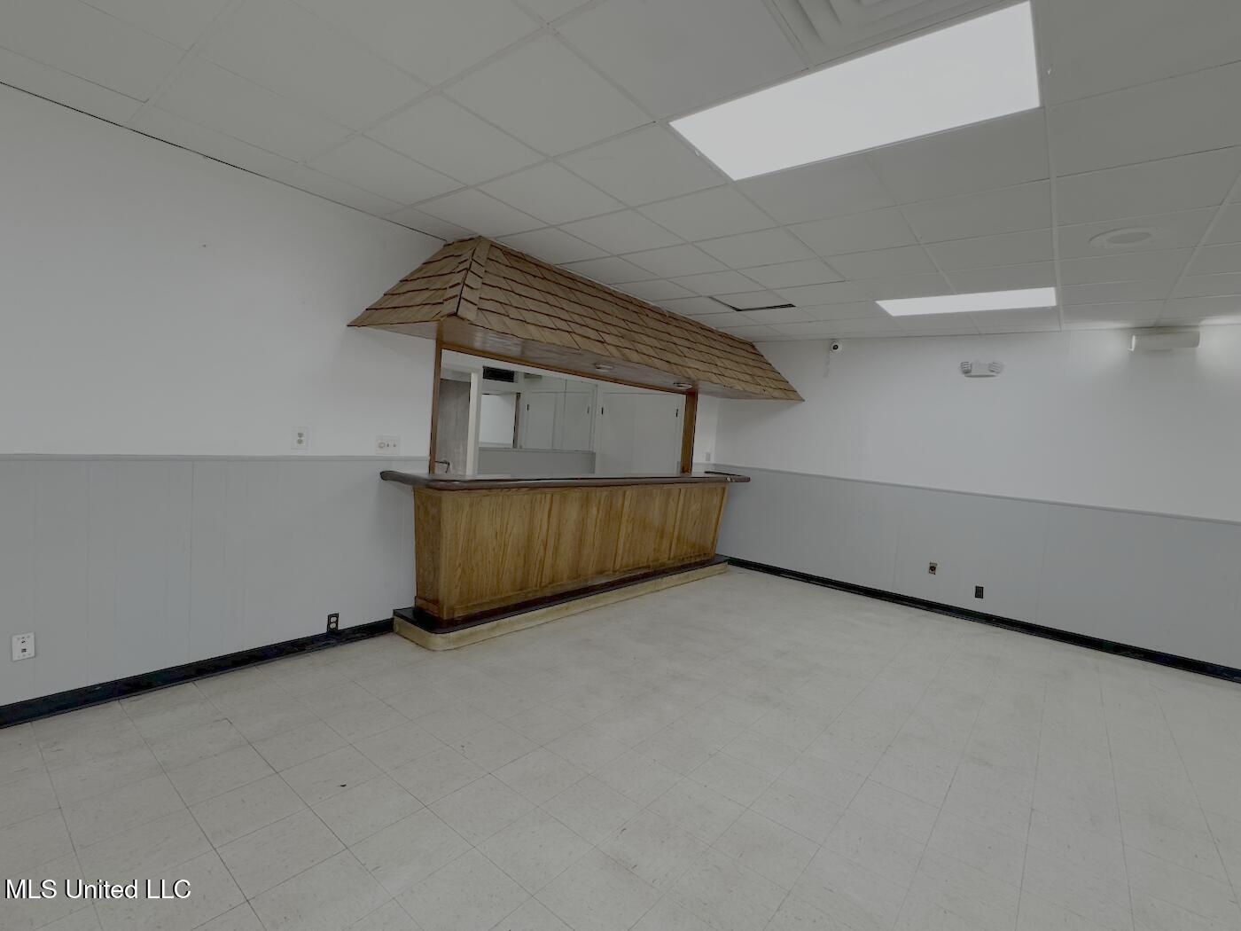 9765 Goodman Road Property Photo 8