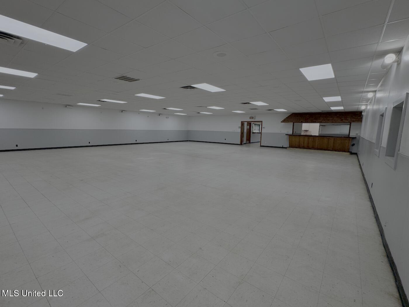 9765 Goodman Road Property Photo 9