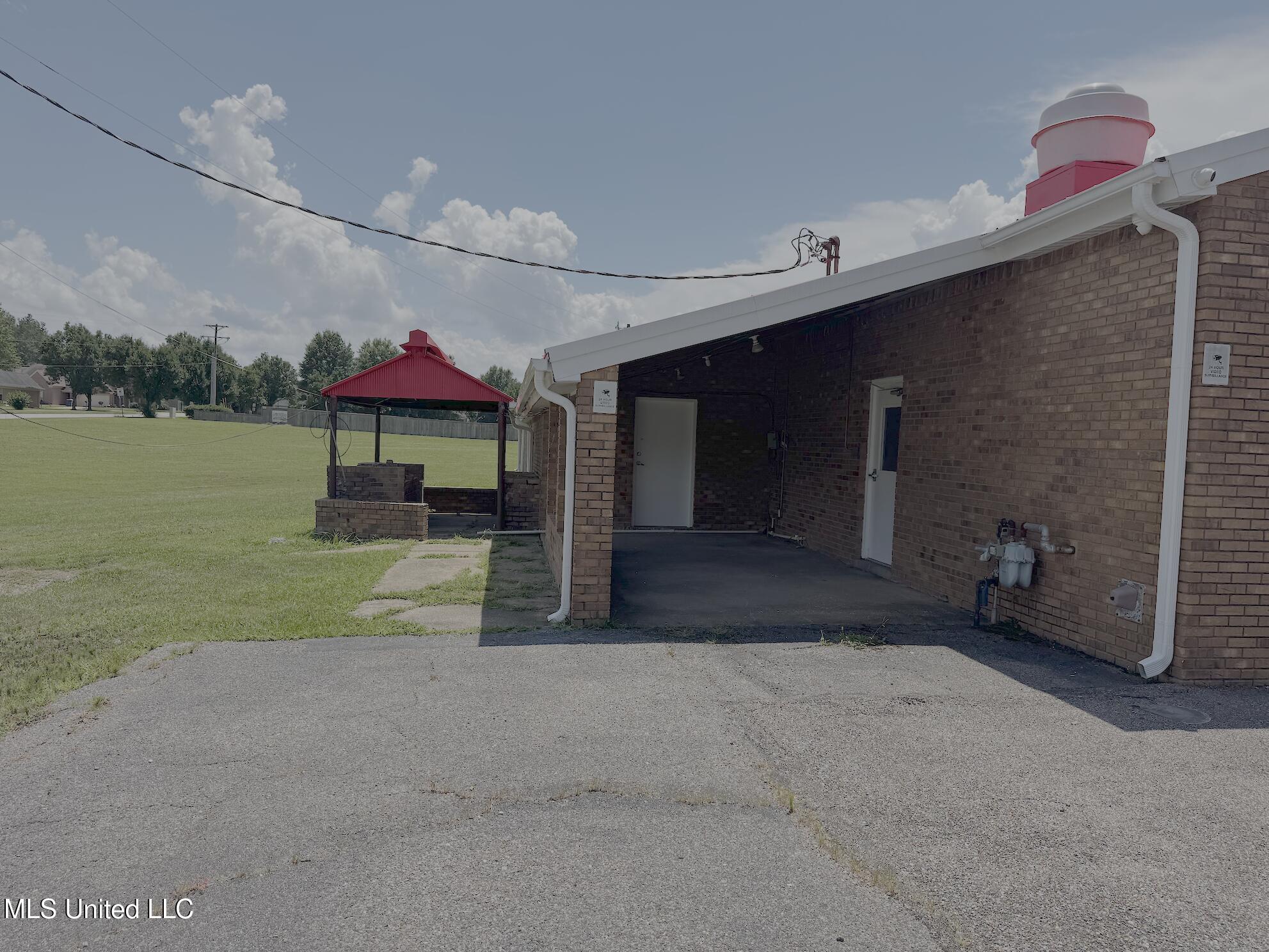 9765 Goodman Road Property Photo 18