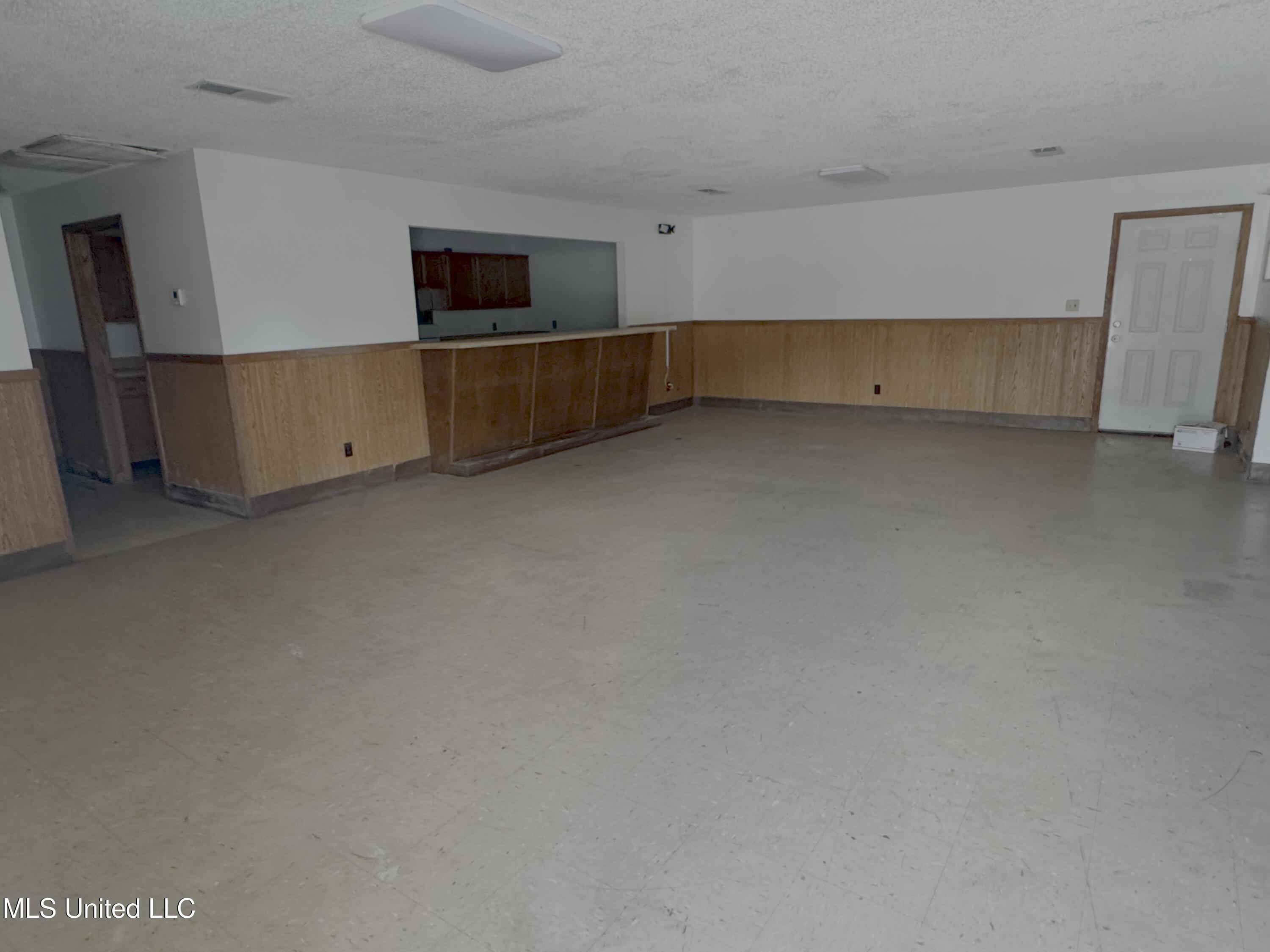 9765 Goodman Road Property Photo 21