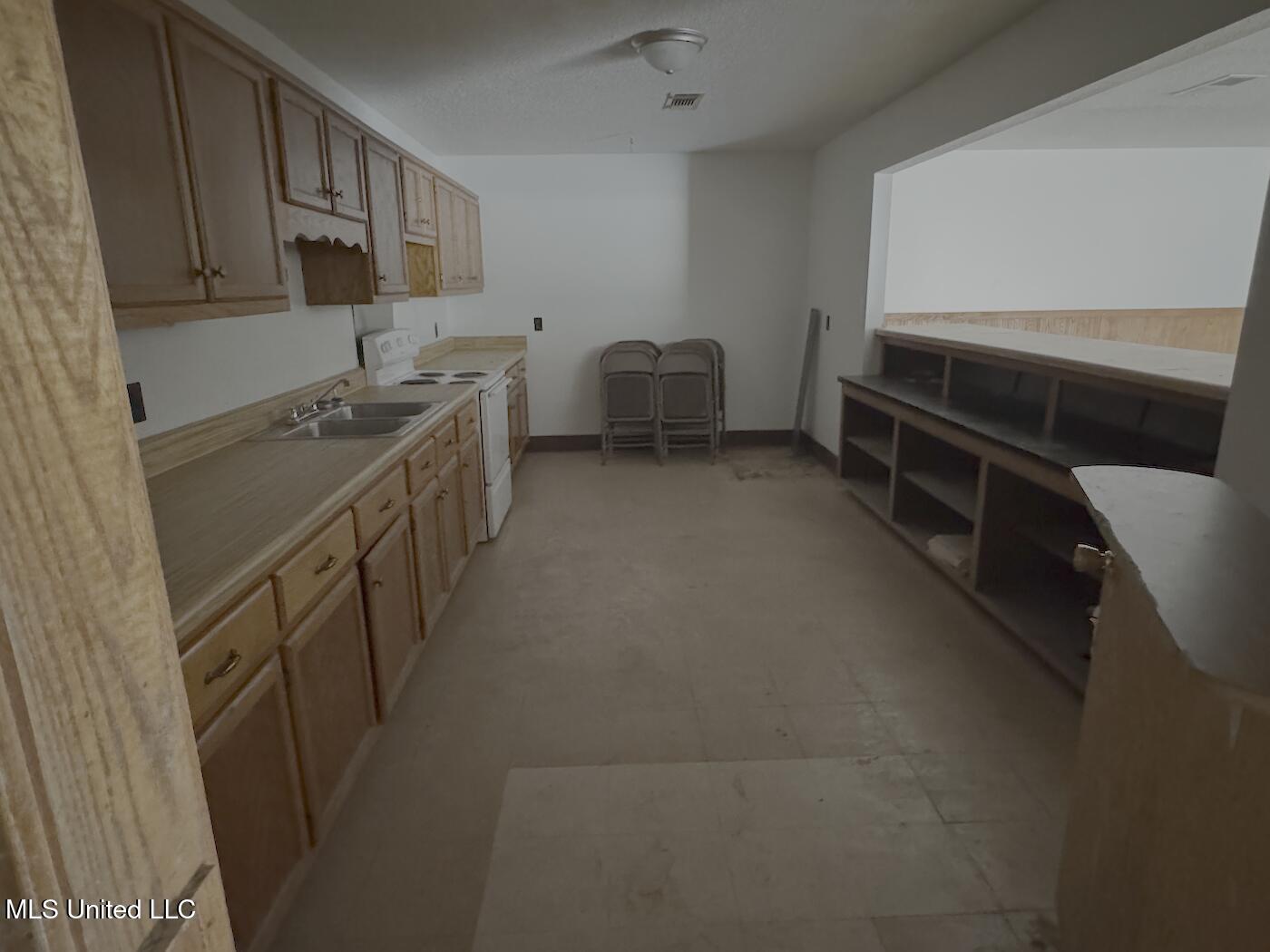 9765 Goodman Road Property Photo 24