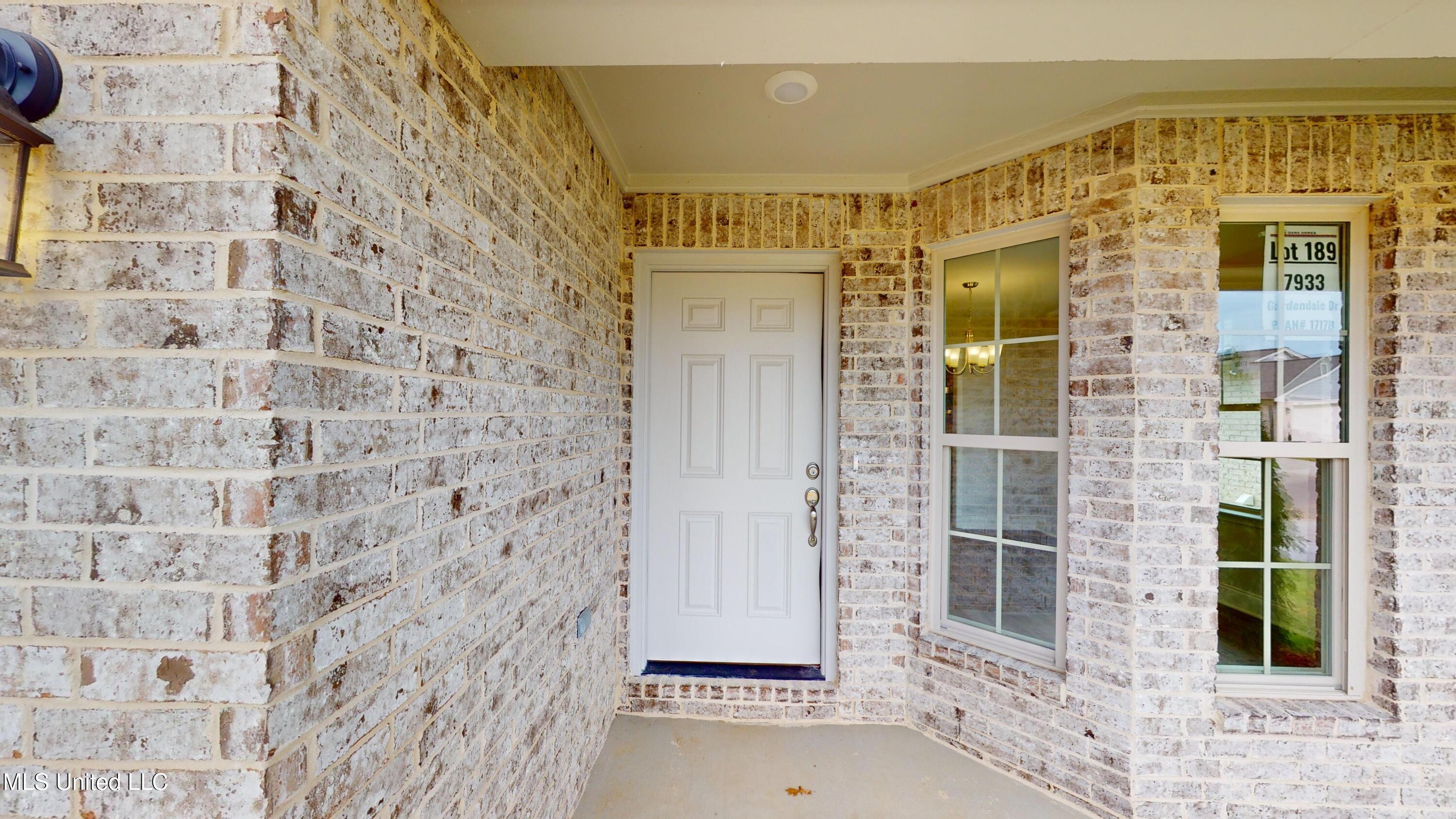 7899 Gardendale Drive Property Photo 2