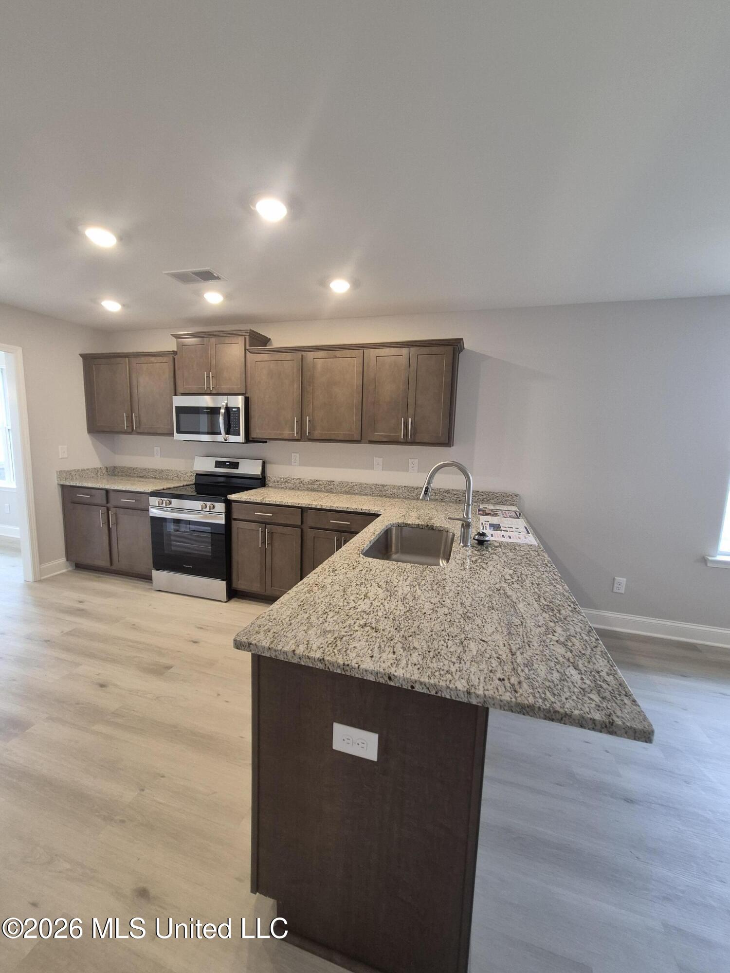 7899 Gardendale Drive Property Photo 3