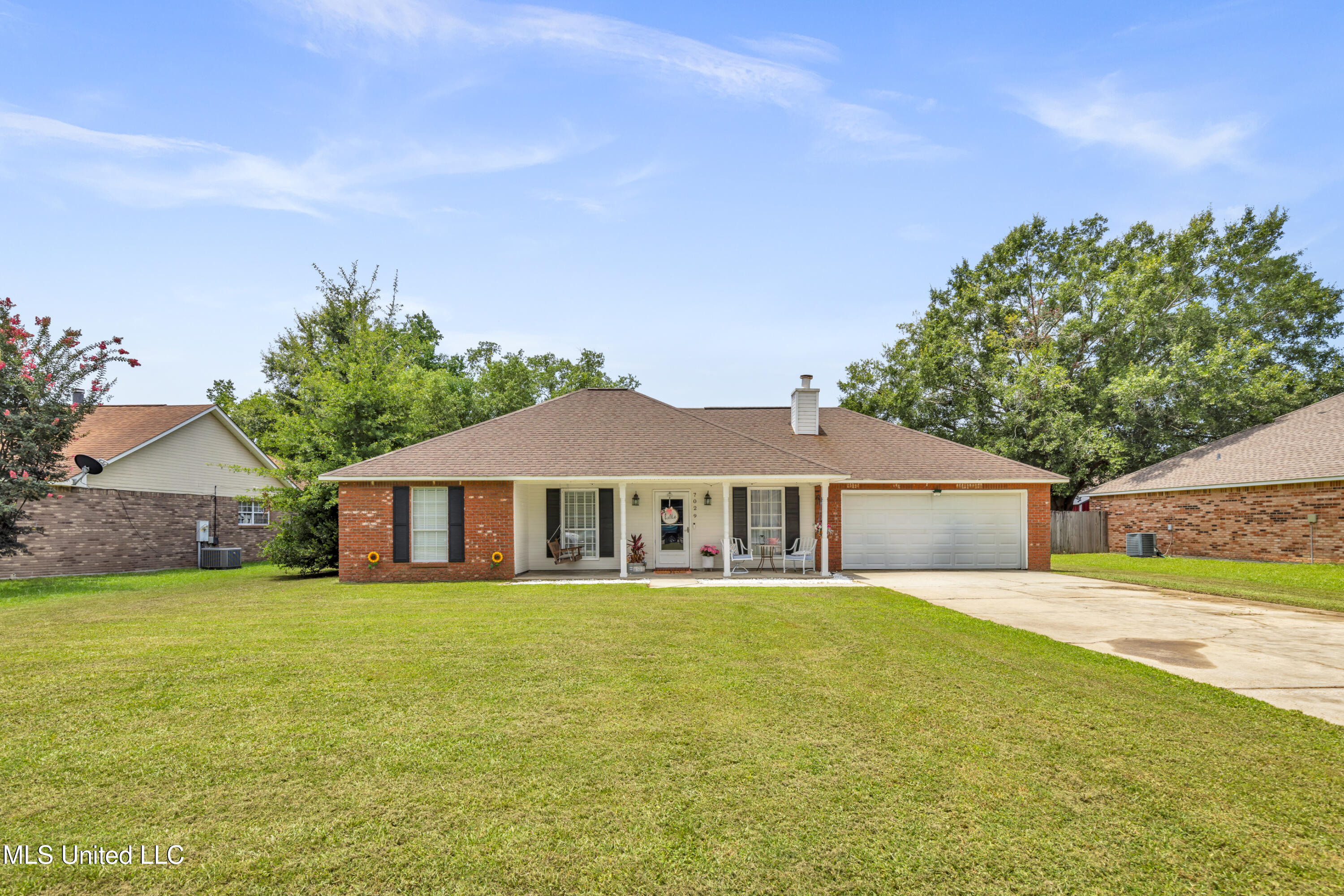 7029 Oakhurst Drive Property Photo 1