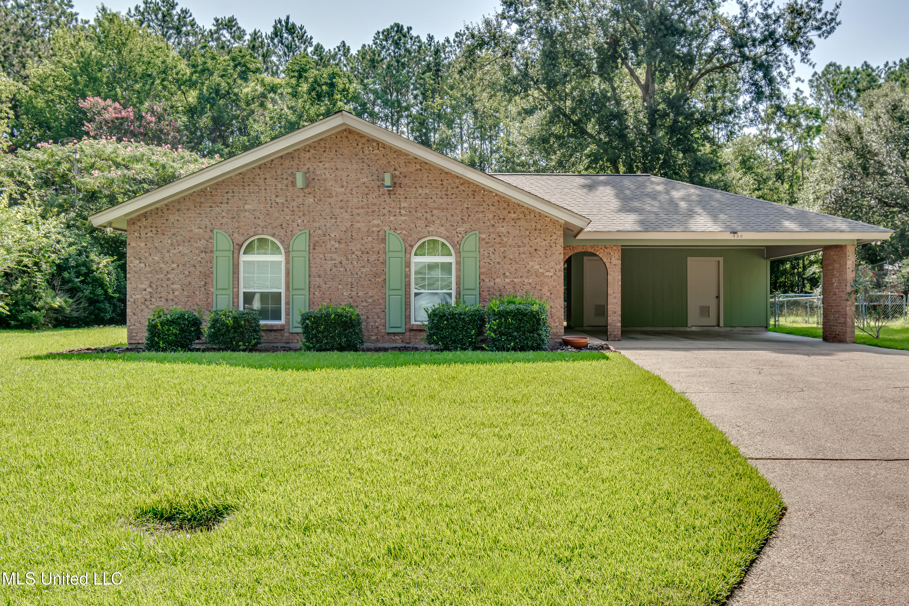 456 Longwood Trail Property Photo