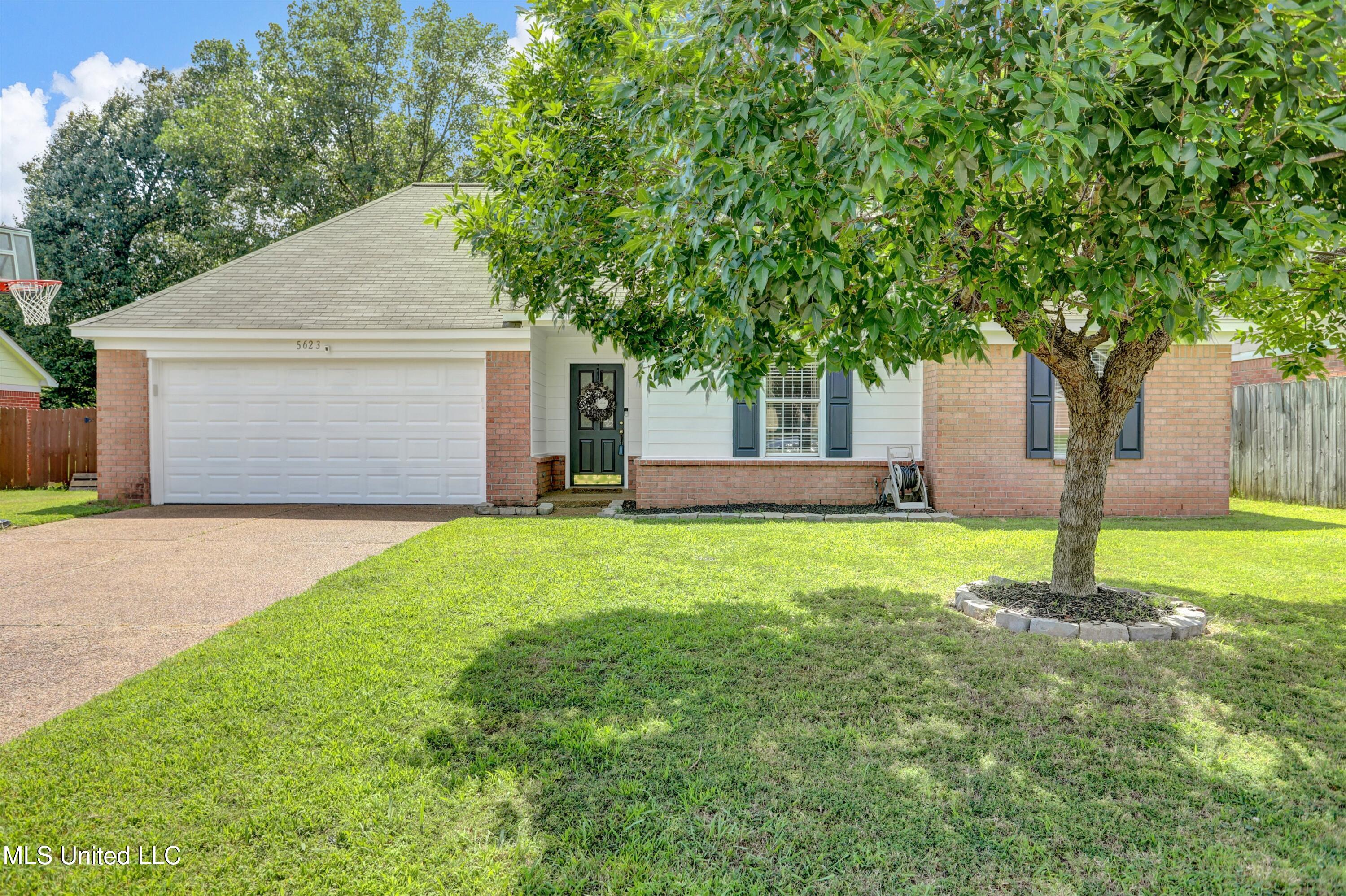 5623 W Avalon Drive Property Photo 1