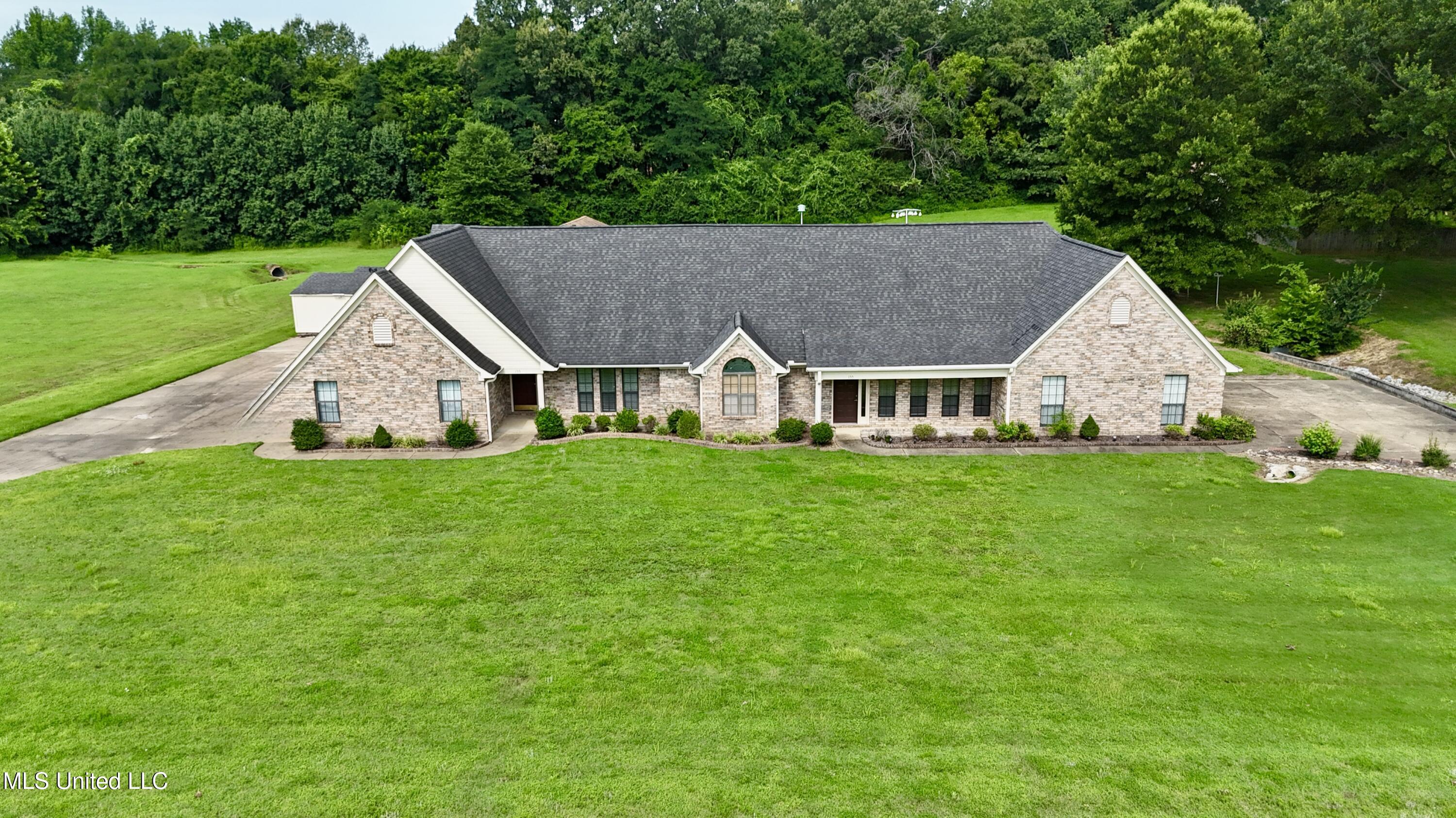 155 W Foxwood Circle Circle Property Photo 1