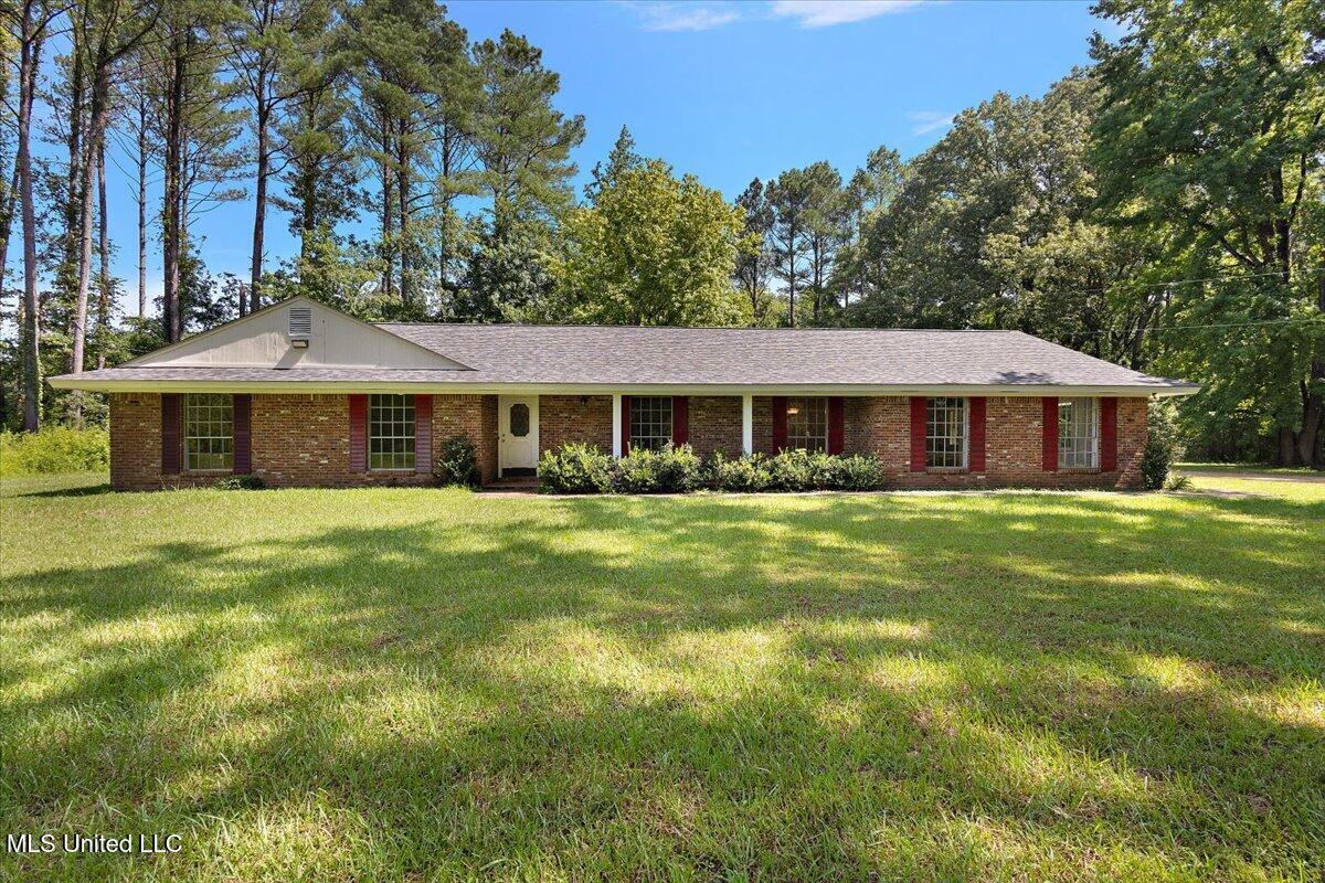 8889 Castalian Springs Road