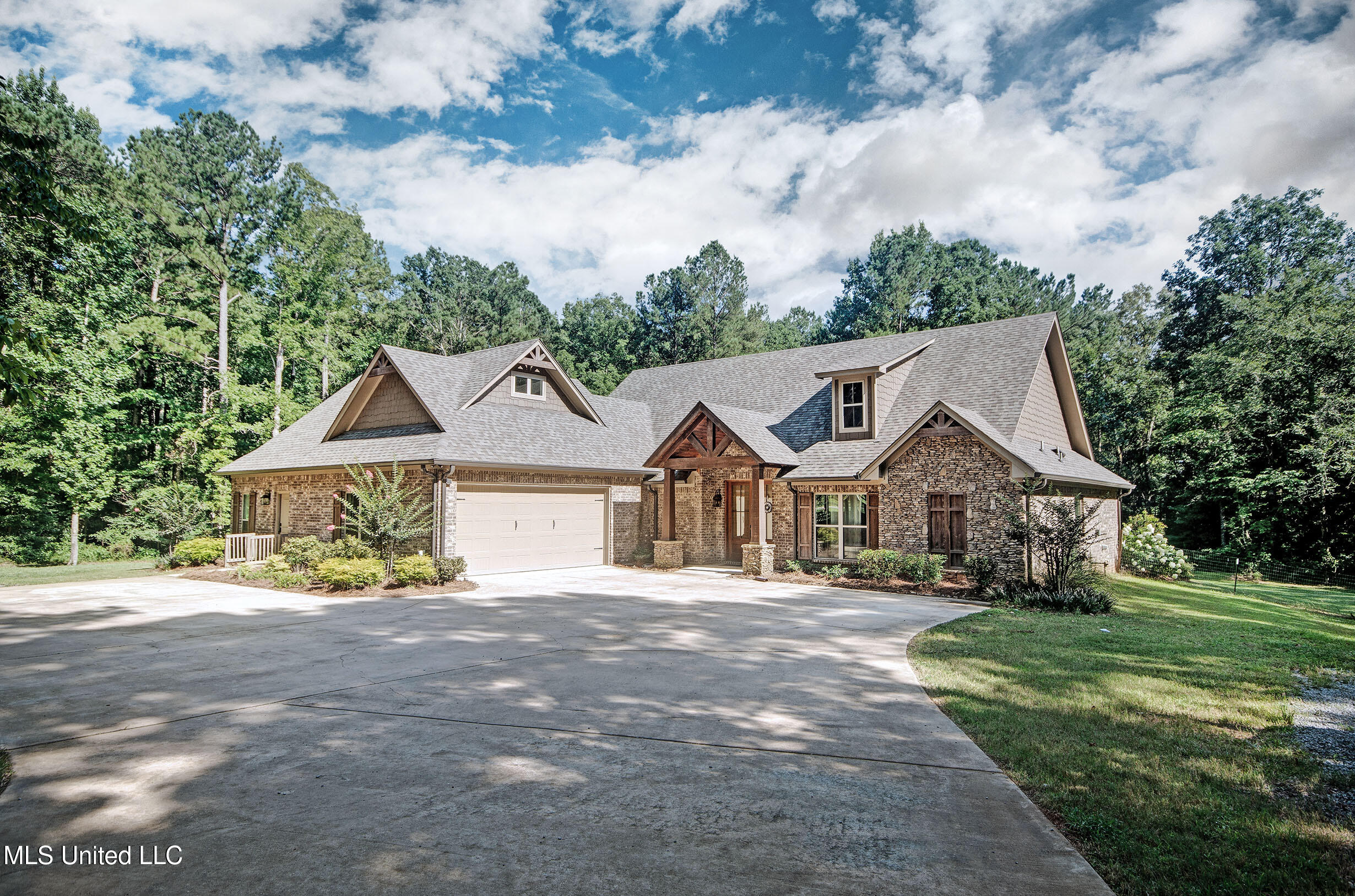 2072 Quail Hill Road Property Photo 1