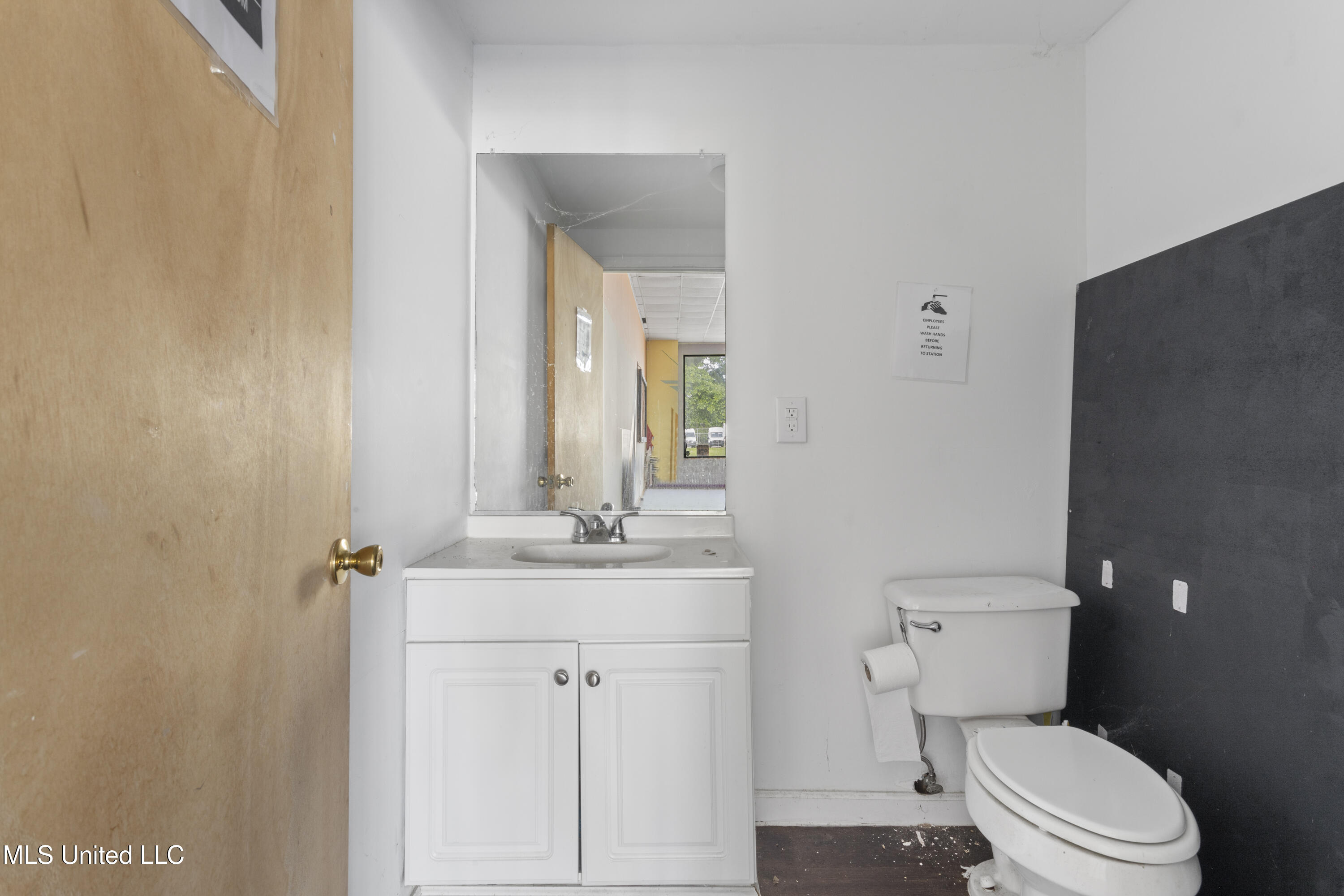 281 Oak Street Property Photo 13