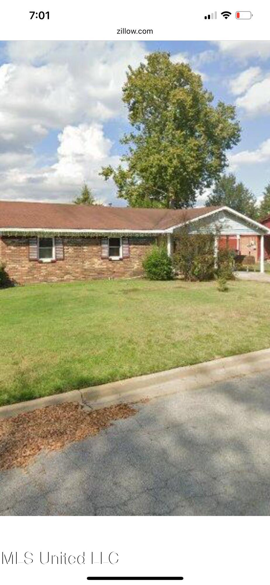 913 S Linbar Street Drive Property Photo 1