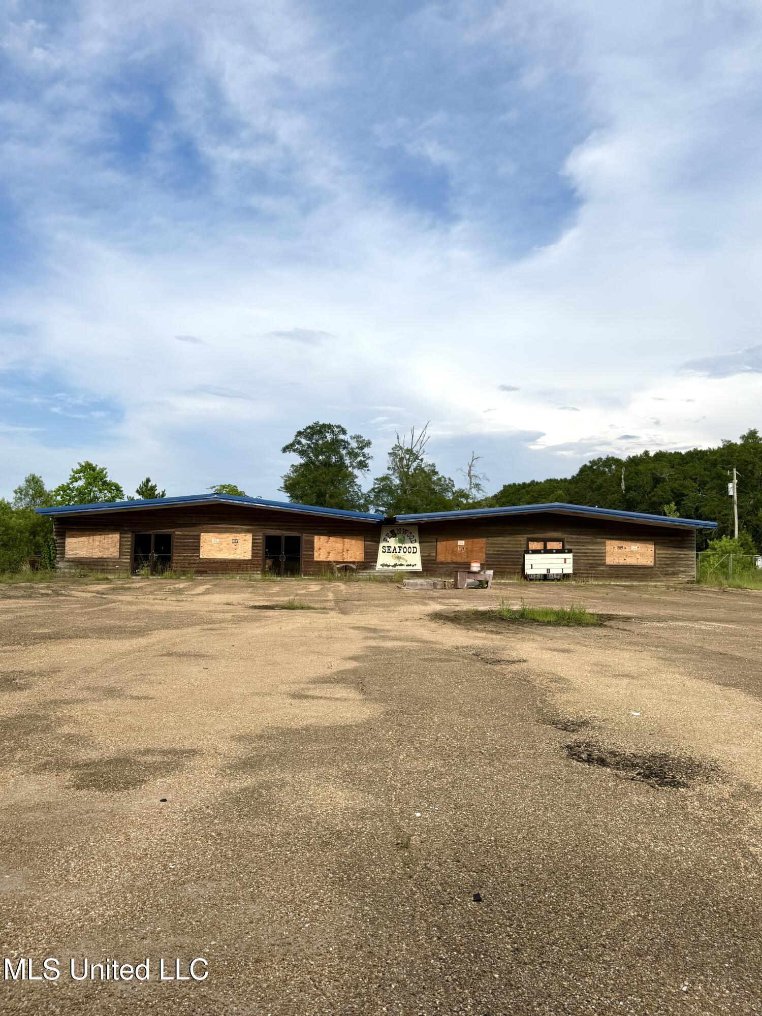 1088 N Clark Avenue Property Photo 1