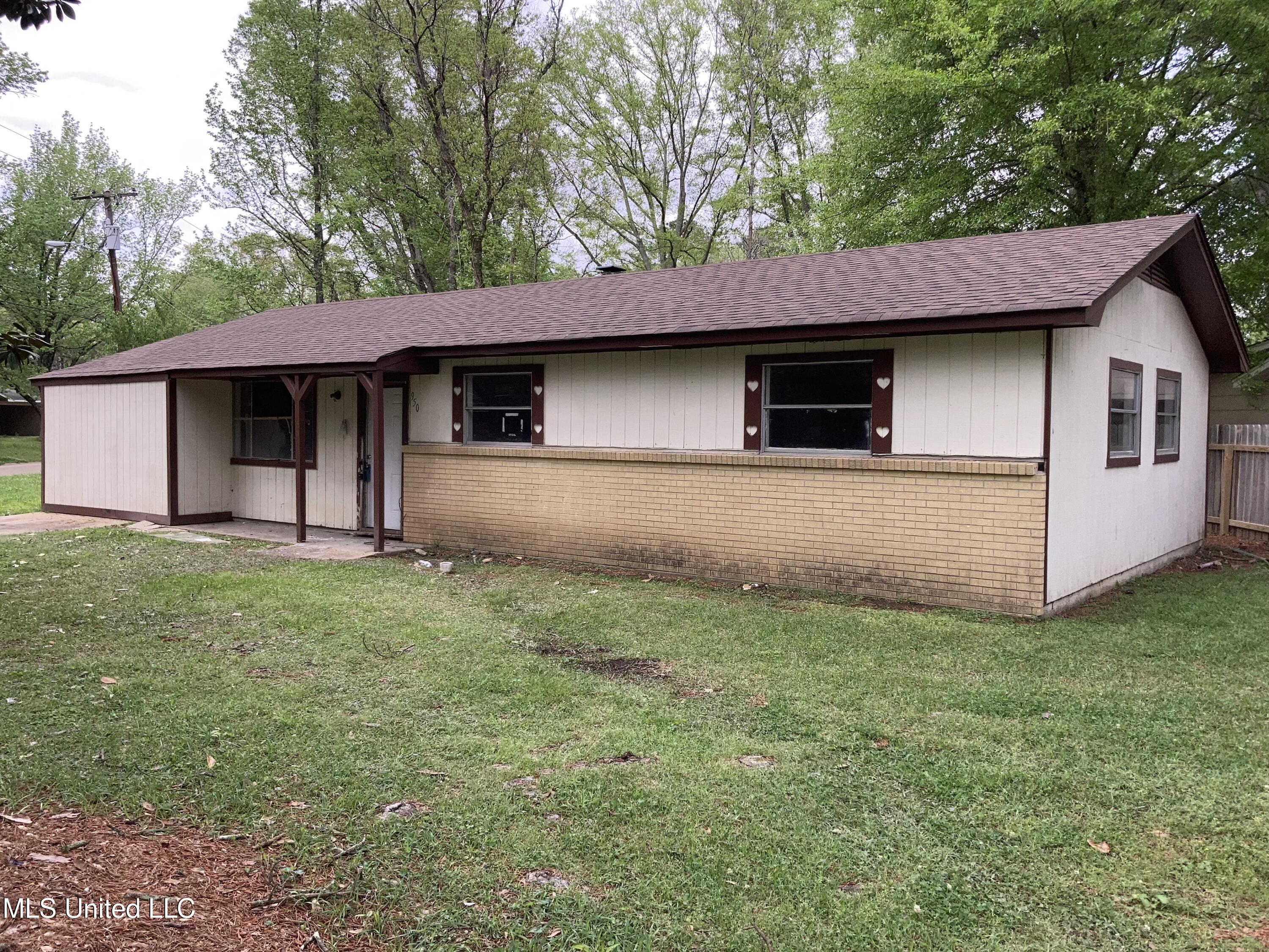 950 Woodville Drive Property Photo 1