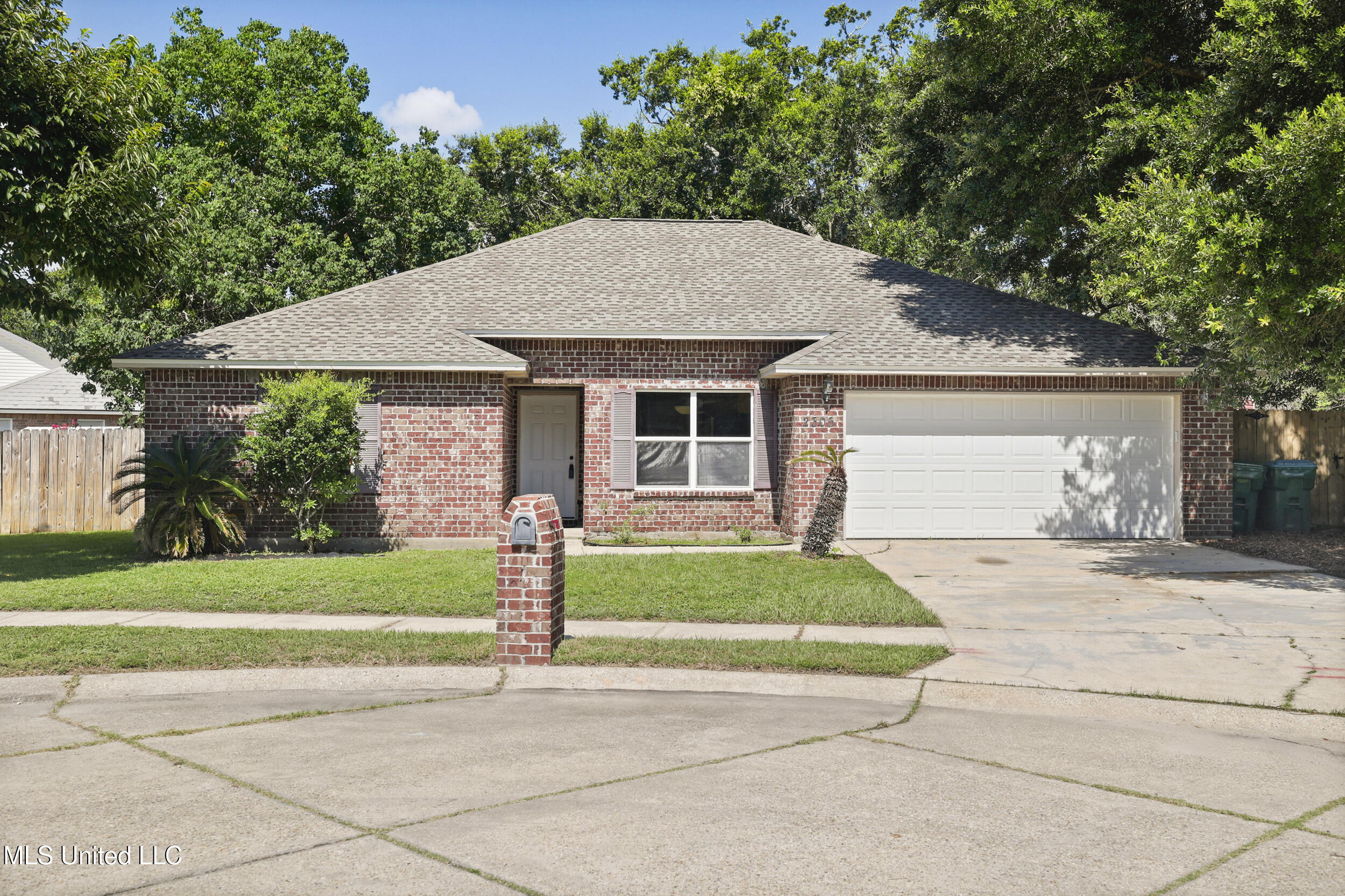 2305 Anniston Oaks Drive Property Photo 1