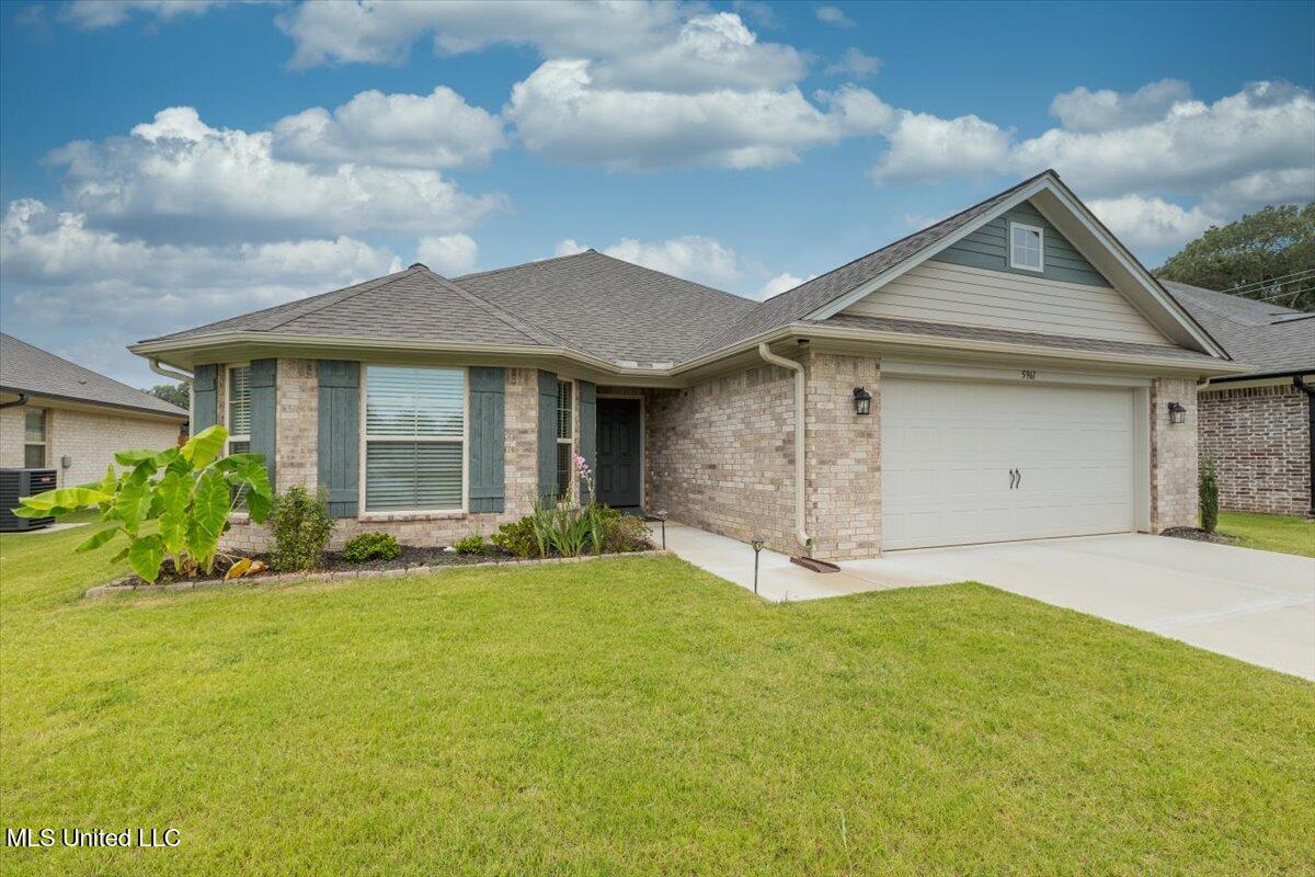 5961 Uselton Drive Property Photo 1