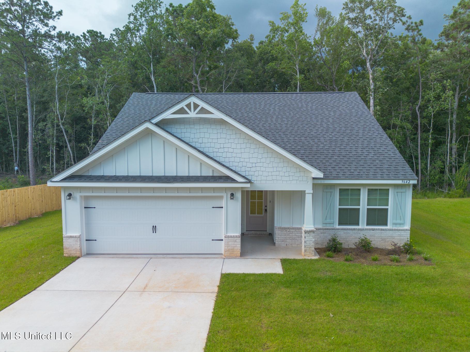 9642 W Oaklawn Road Property Photo