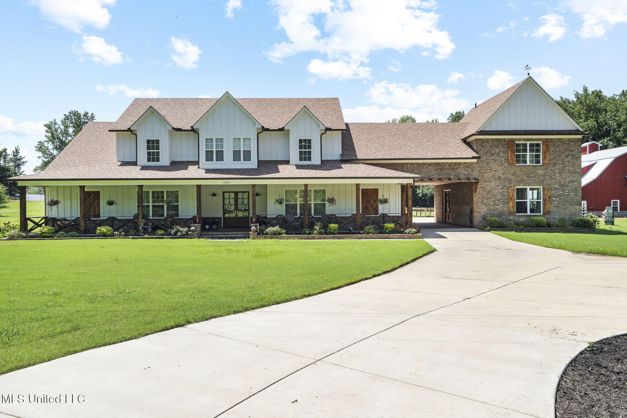 12097 Old Byhalia Road Property Photo 1
