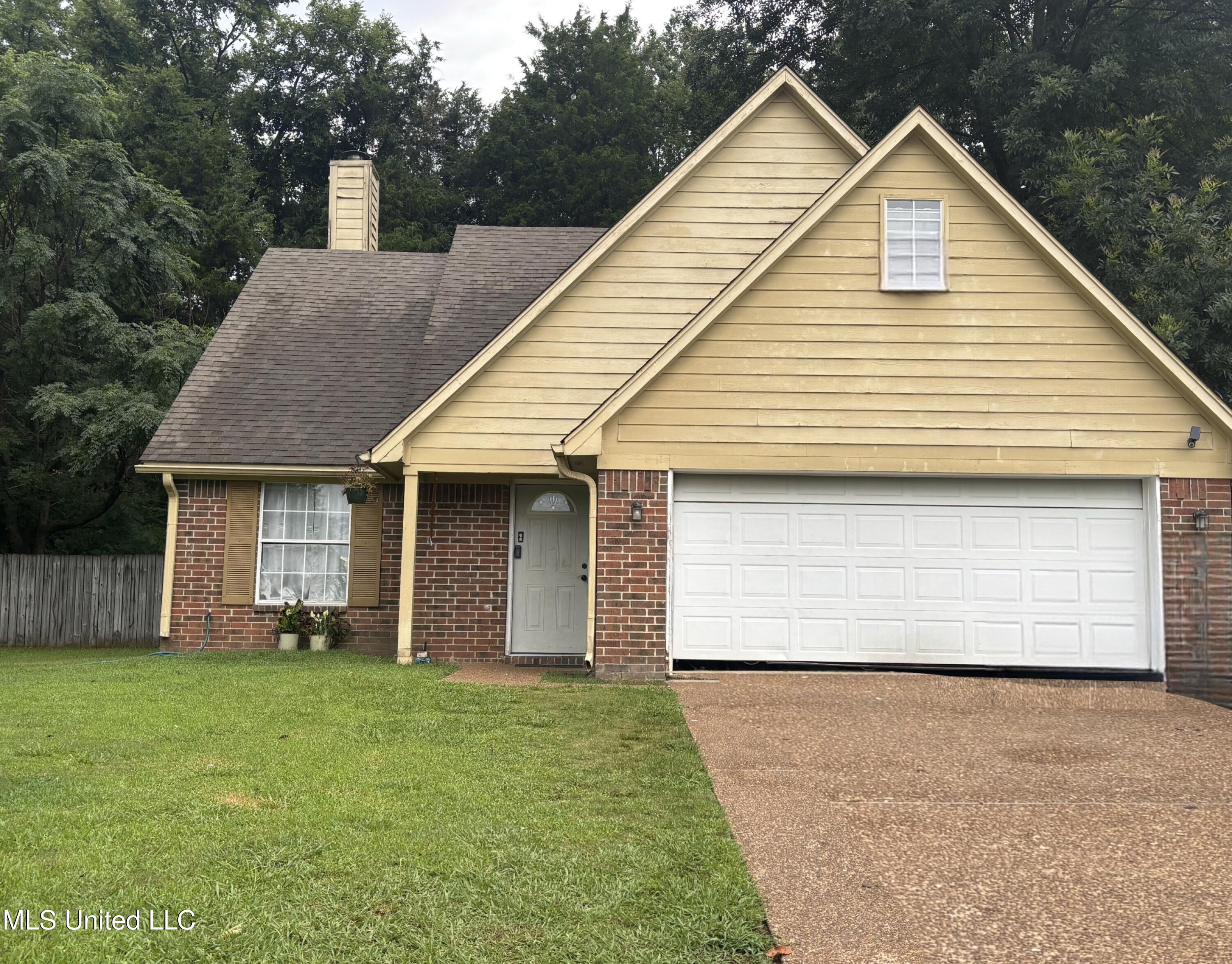 6041 W Allen Parkway Property Photo 1