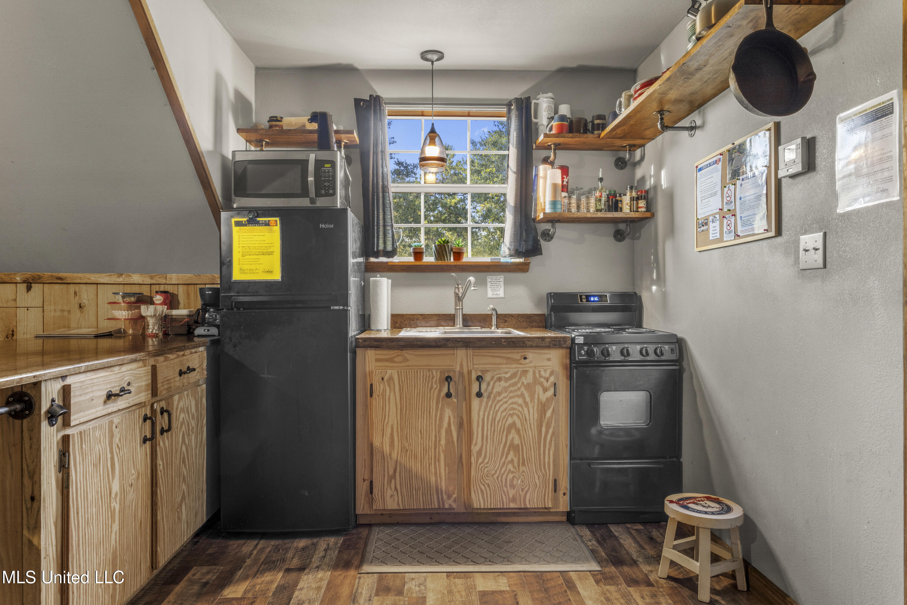 5106 Vestry Road Property Photo 6