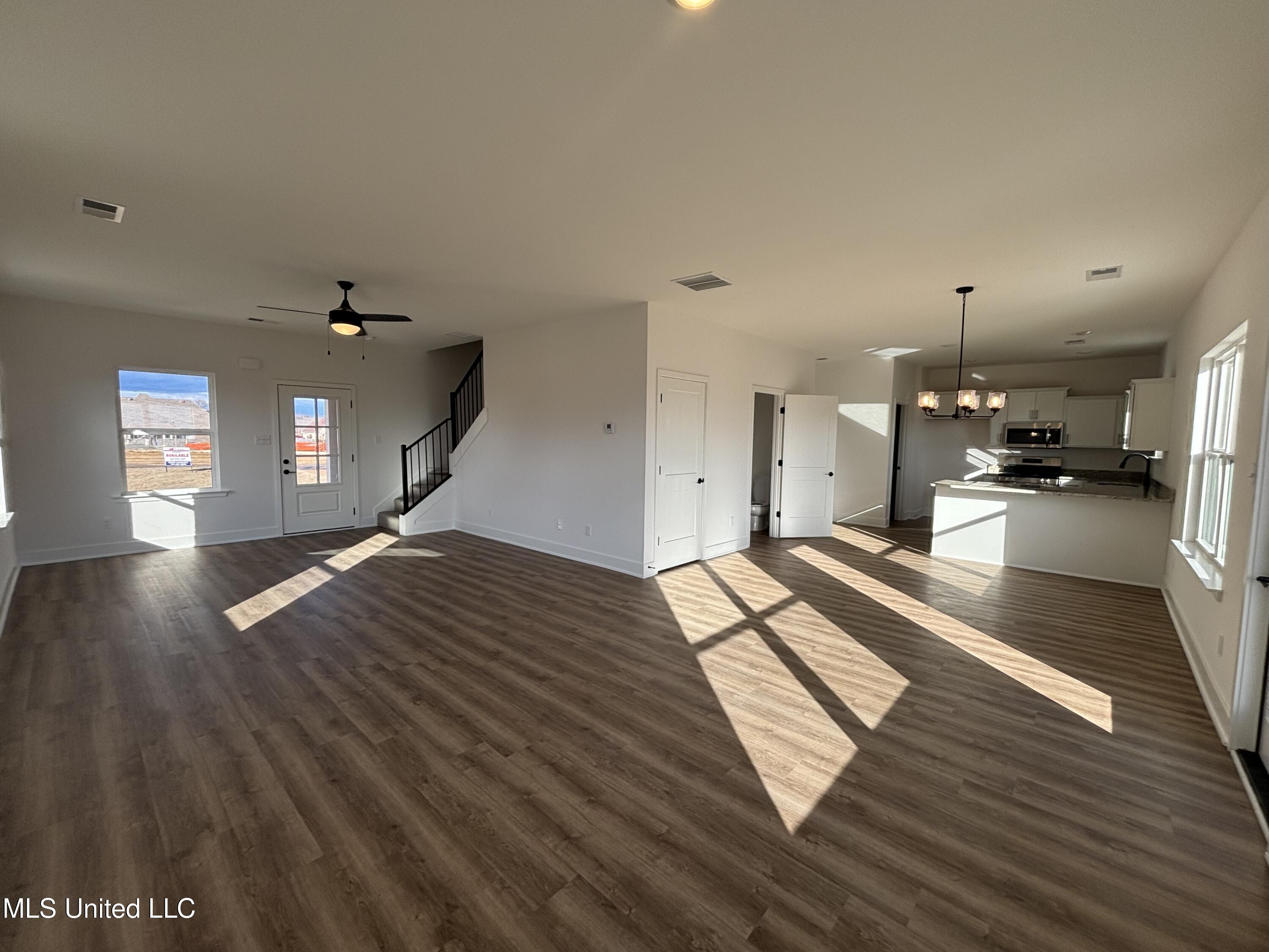 107 Red Bird Cove Property Photo 5