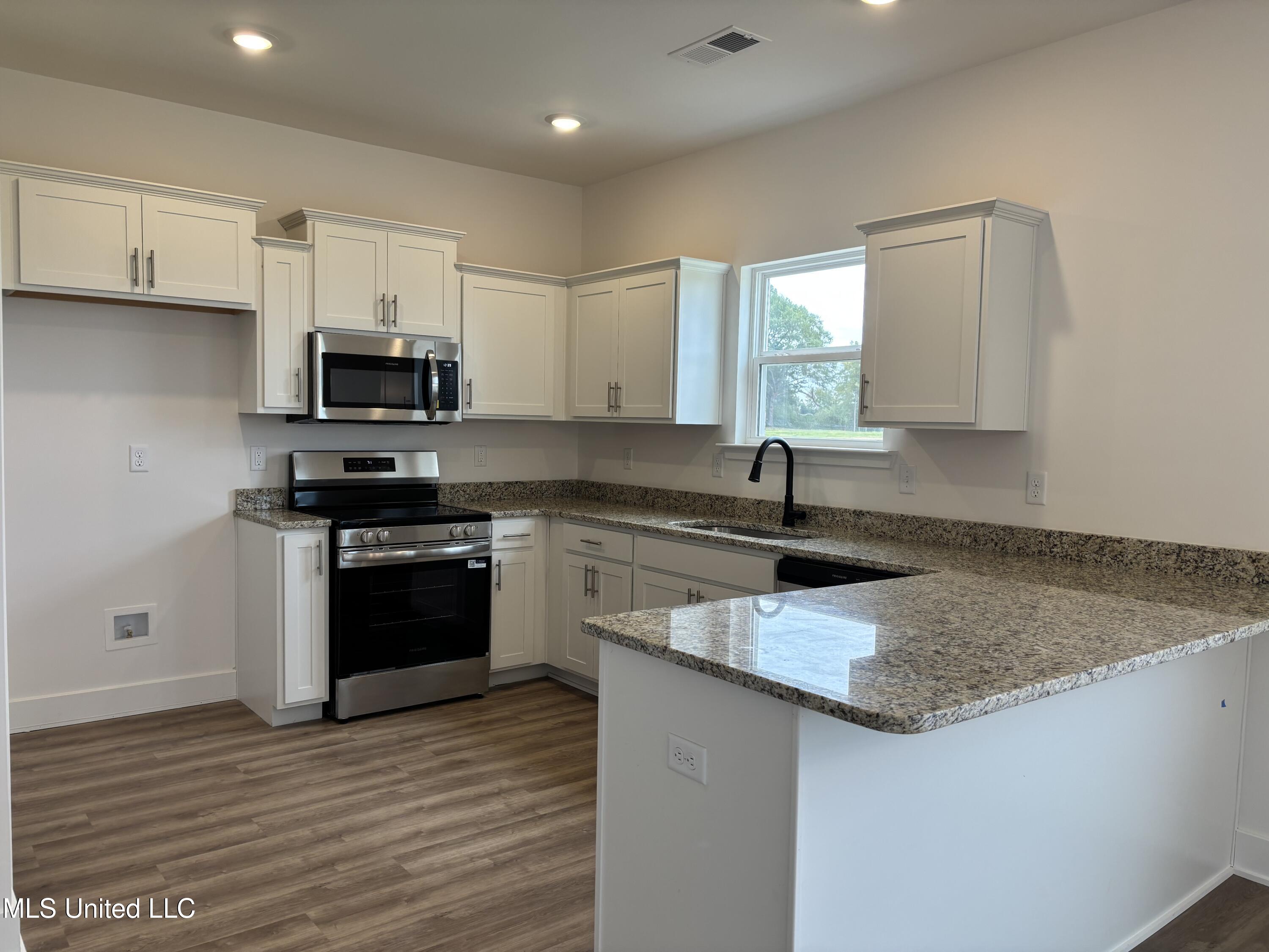 107 Red Bird Cove Property Photo 6