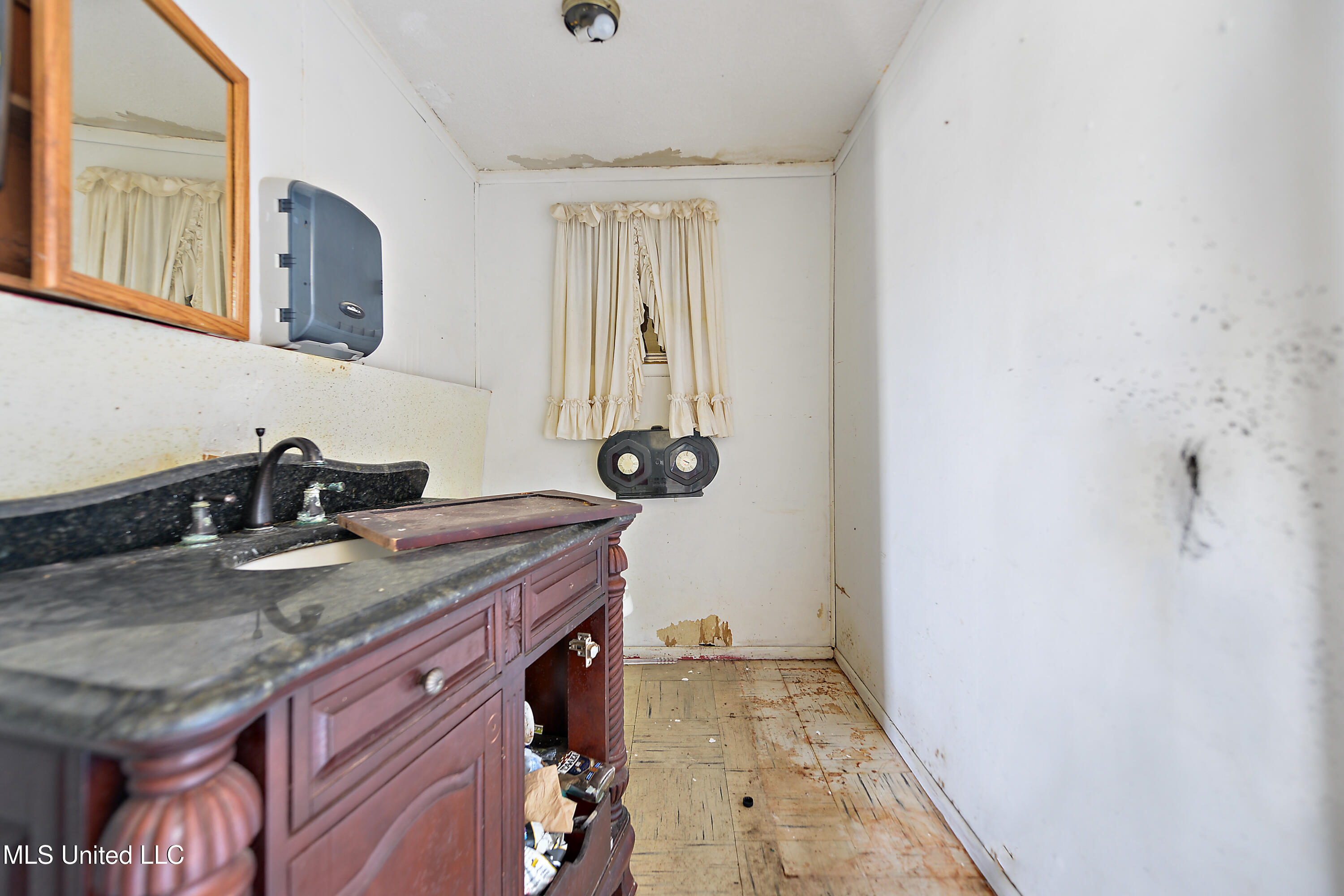 1915 Kenneth Avenue Property Photo 7