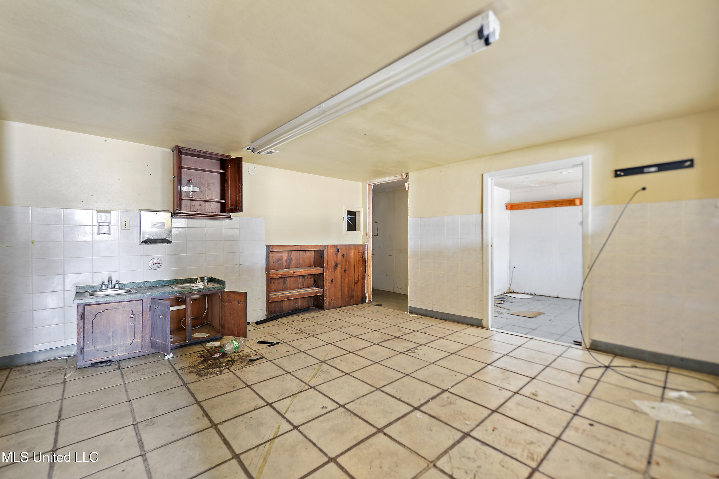 1915 Kenneth Avenue Property Photo 8