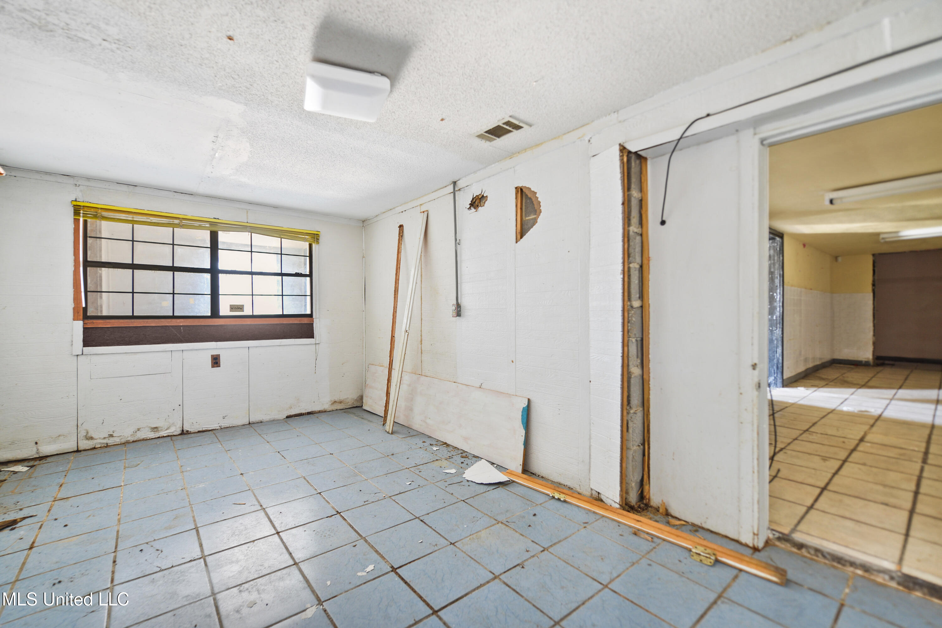 1915 Kenneth Avenue Property Photo 9