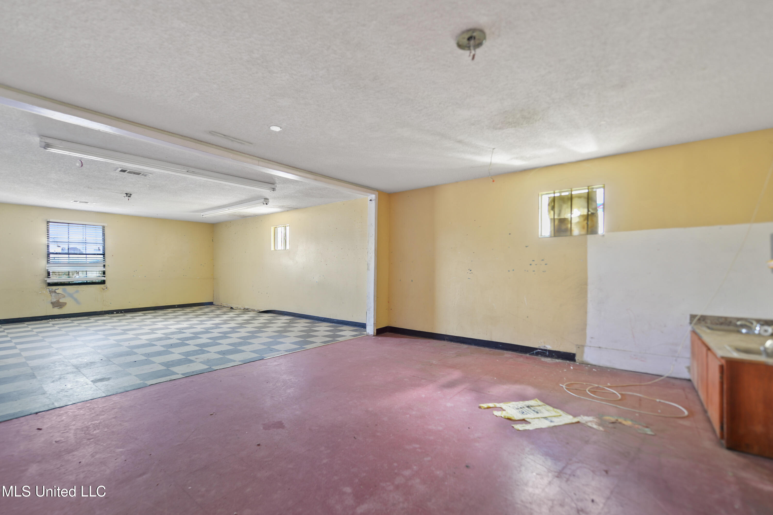 1915 Kenneth Avenue Property Photo 11