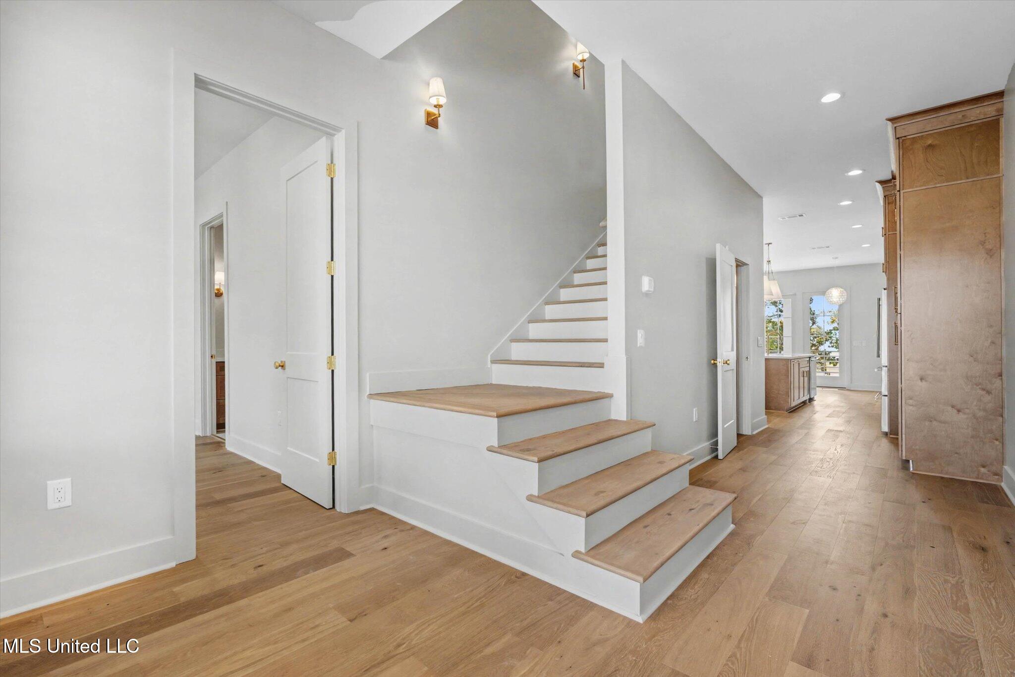 115 E 5th Street Property Photo 2