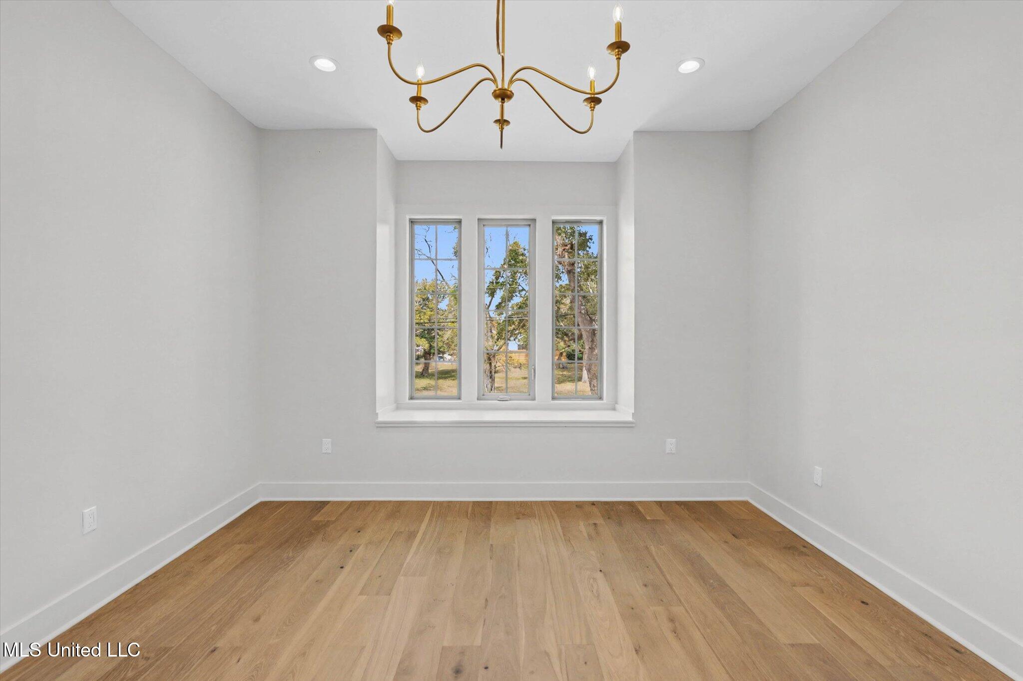115 E 5th Street Property Photo 7