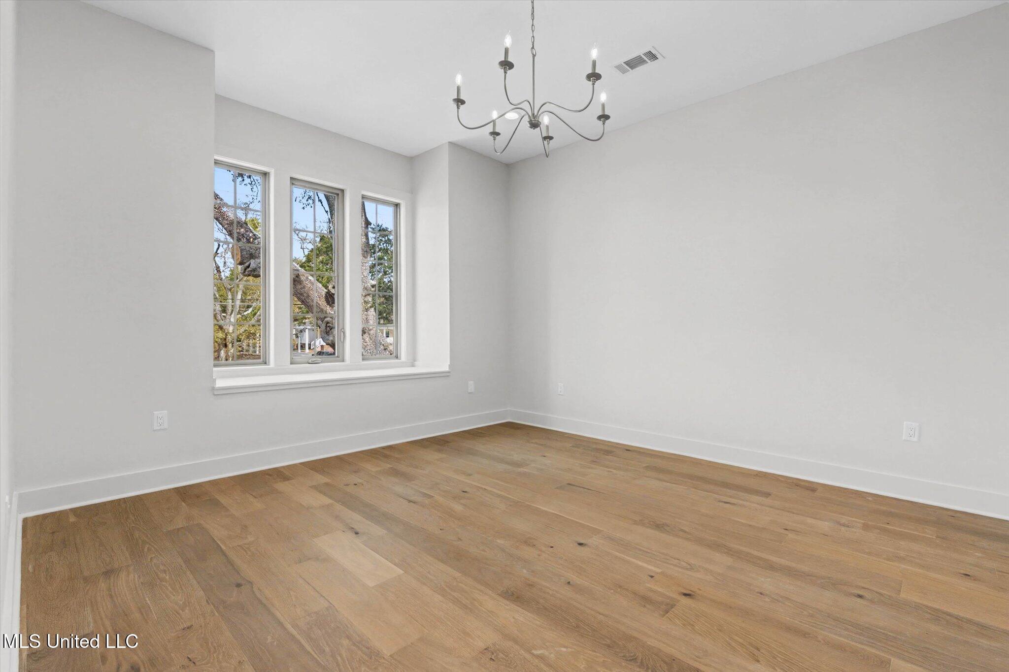 115 E 5th Street Property Photo 20