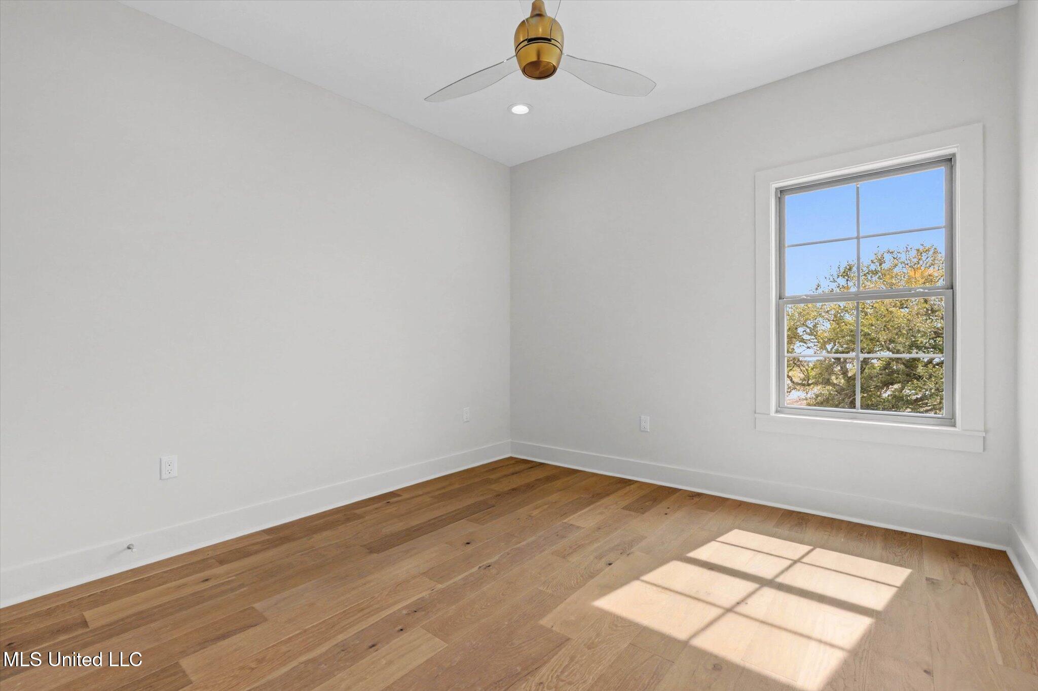 115 E 5th Street Property Photo 25