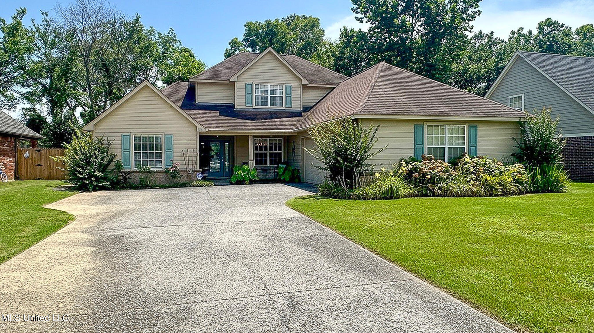 9861 Alexanders Ridge Drive Property Photo 1
