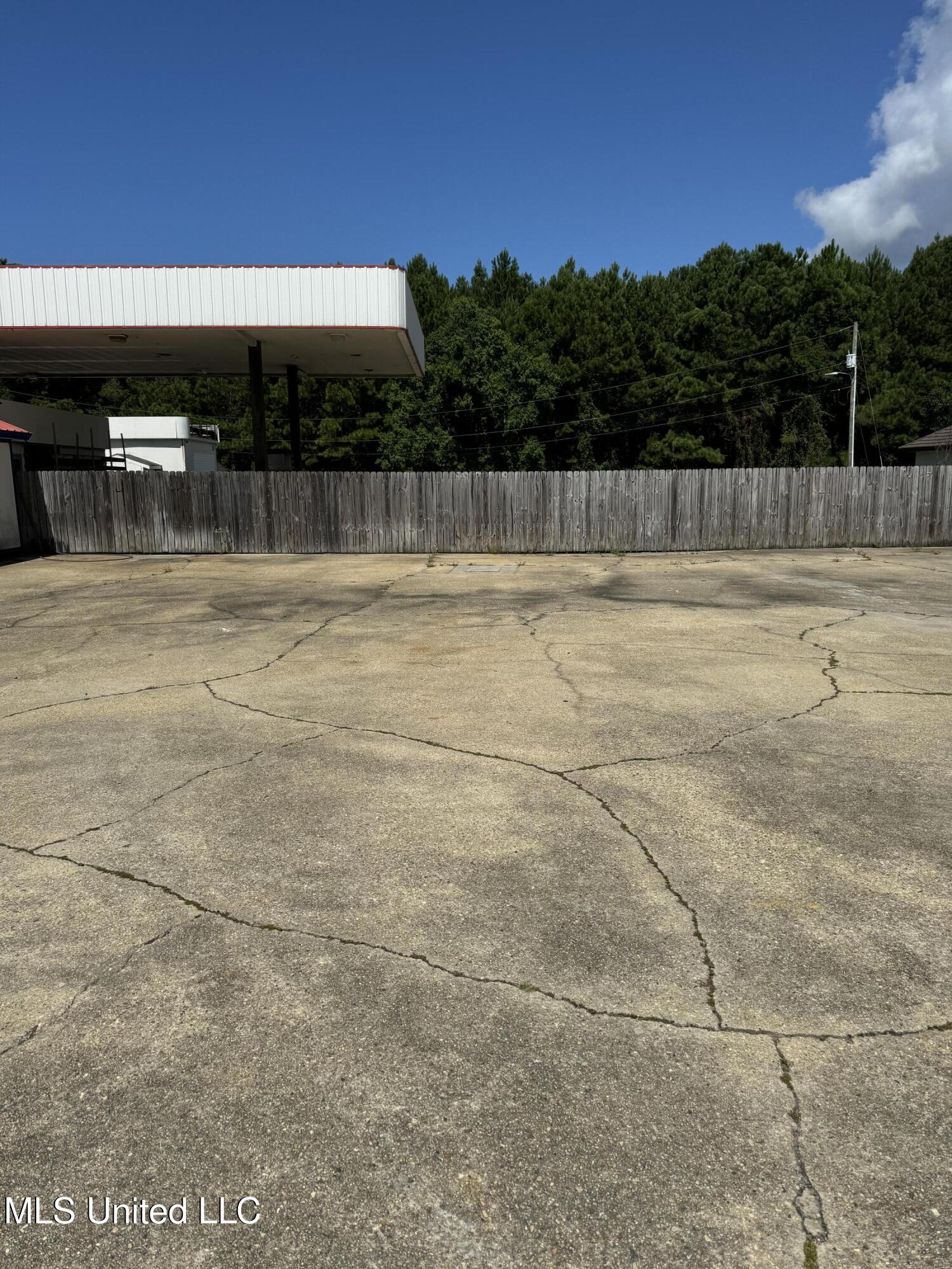 6005 Washington Avenue Property Photo 5