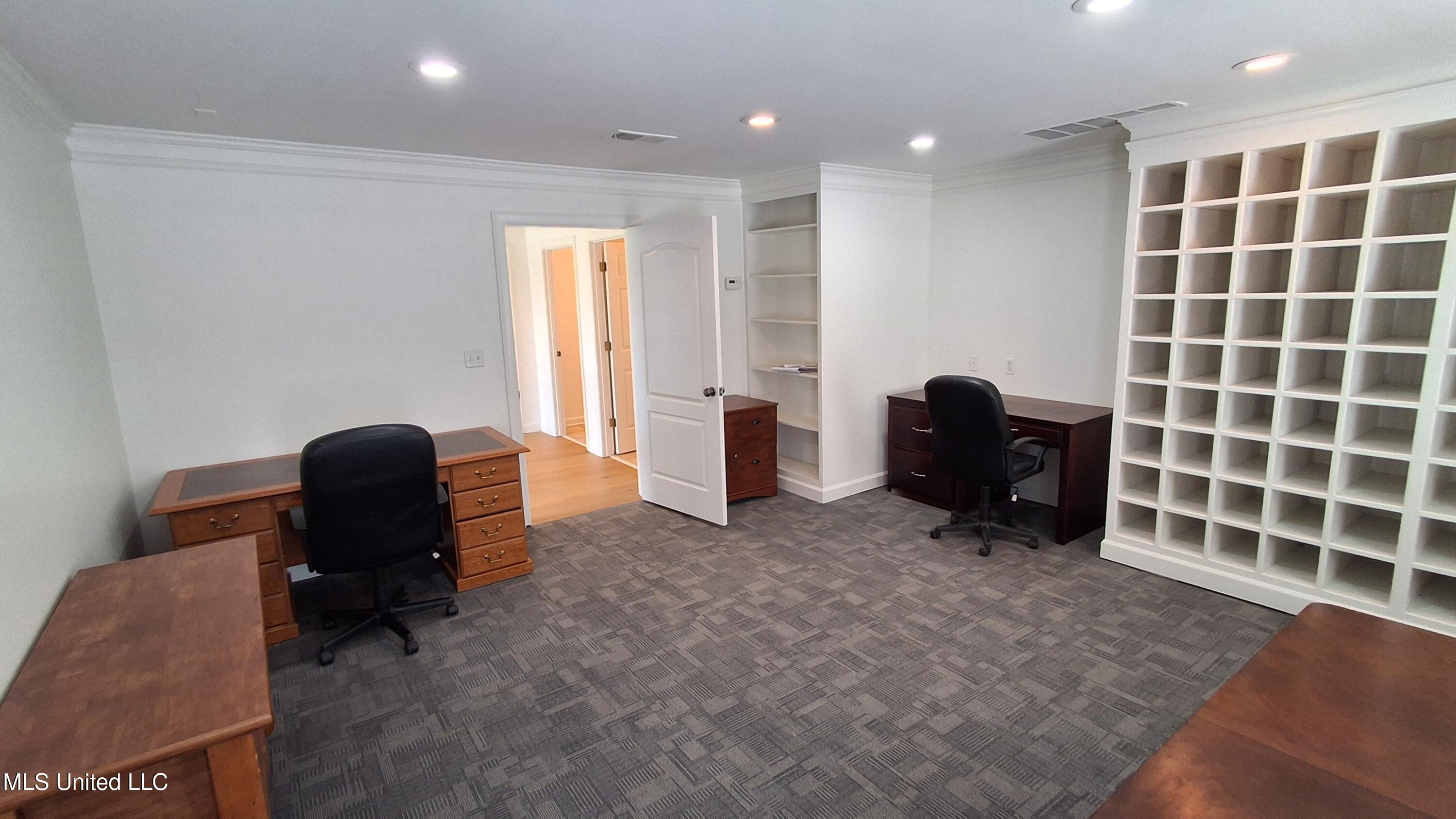1074 Thousand Oaks Drive Property Photo 9