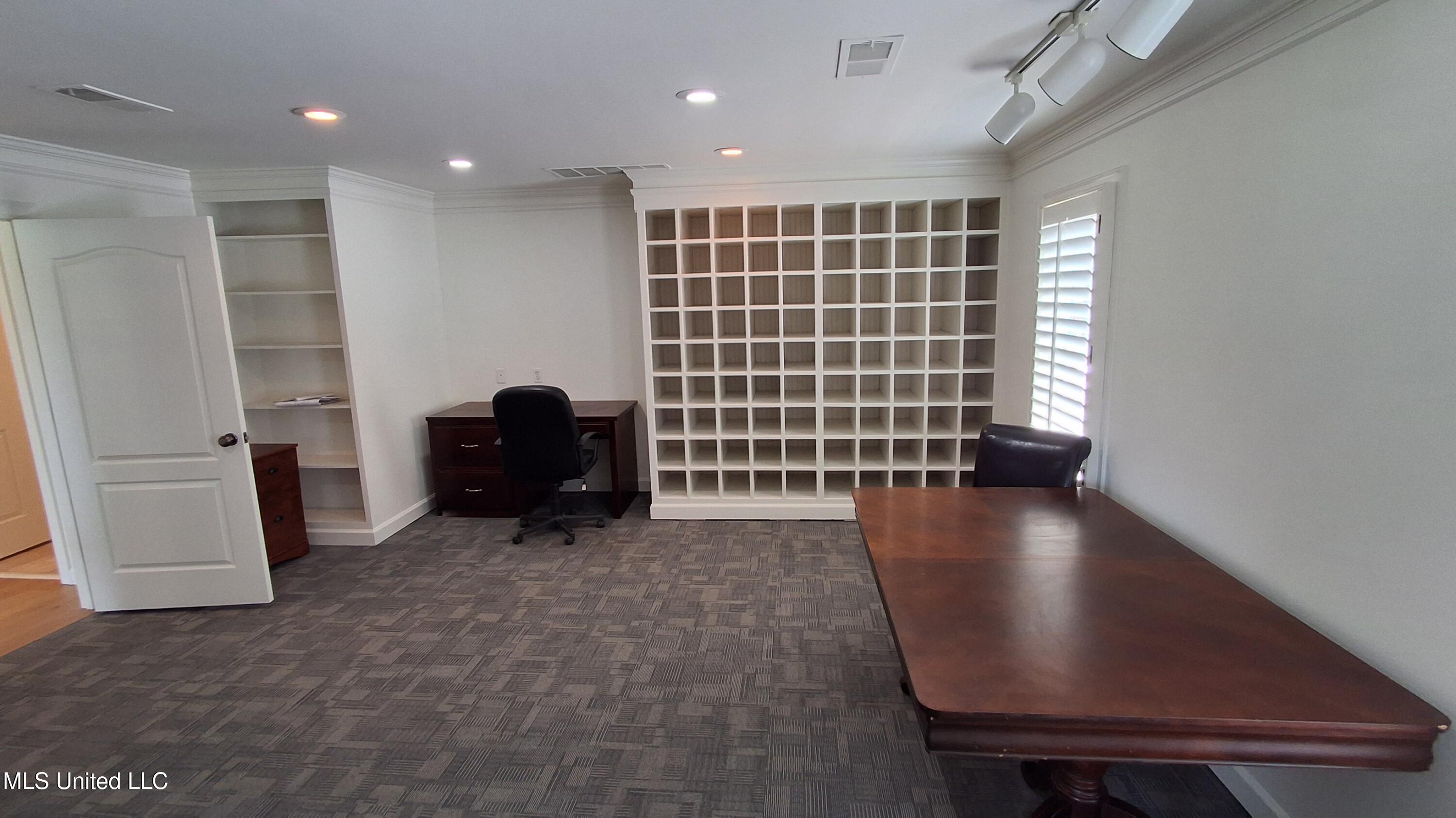 1074 Thousand Oaks Drive Property Photo 10