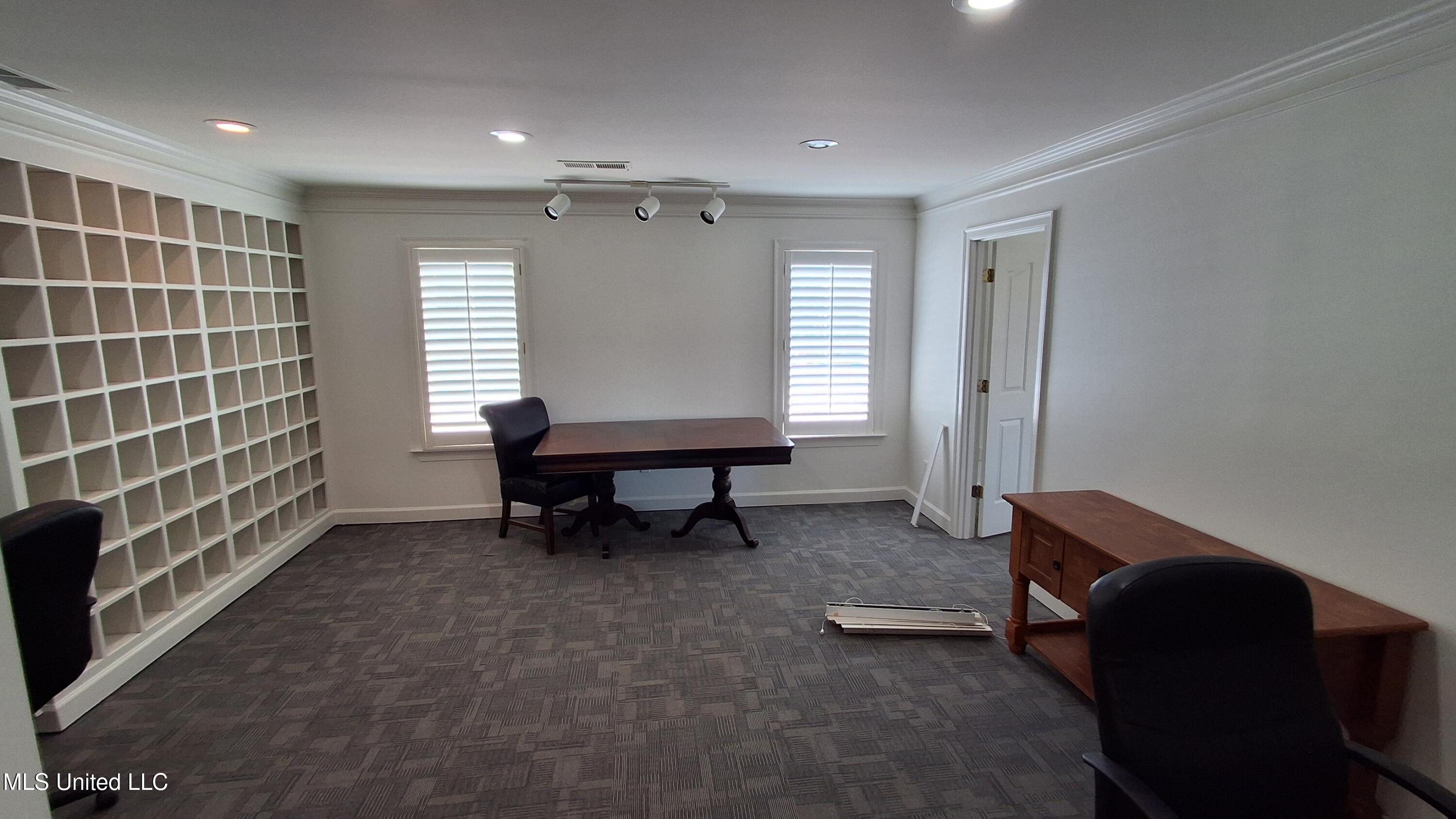 1074 Thousand Oaks Drive Property Photo 11