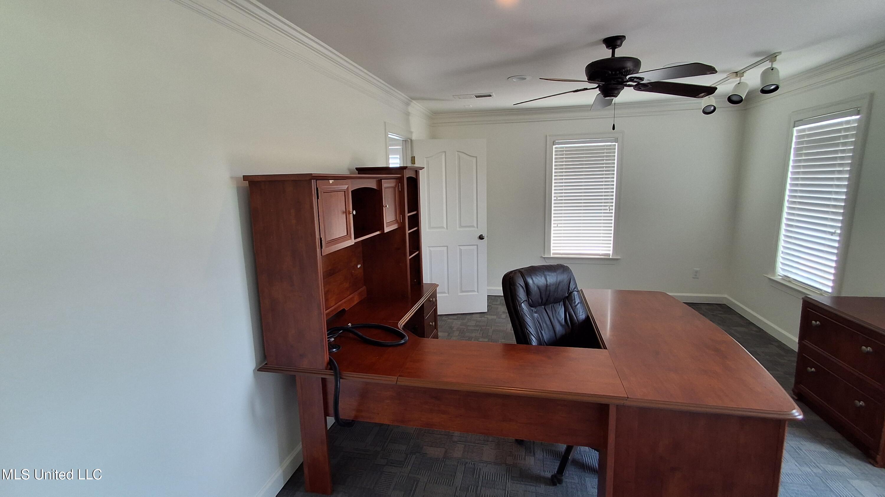 1074 Thousand Oaks Drive Property Photo 12