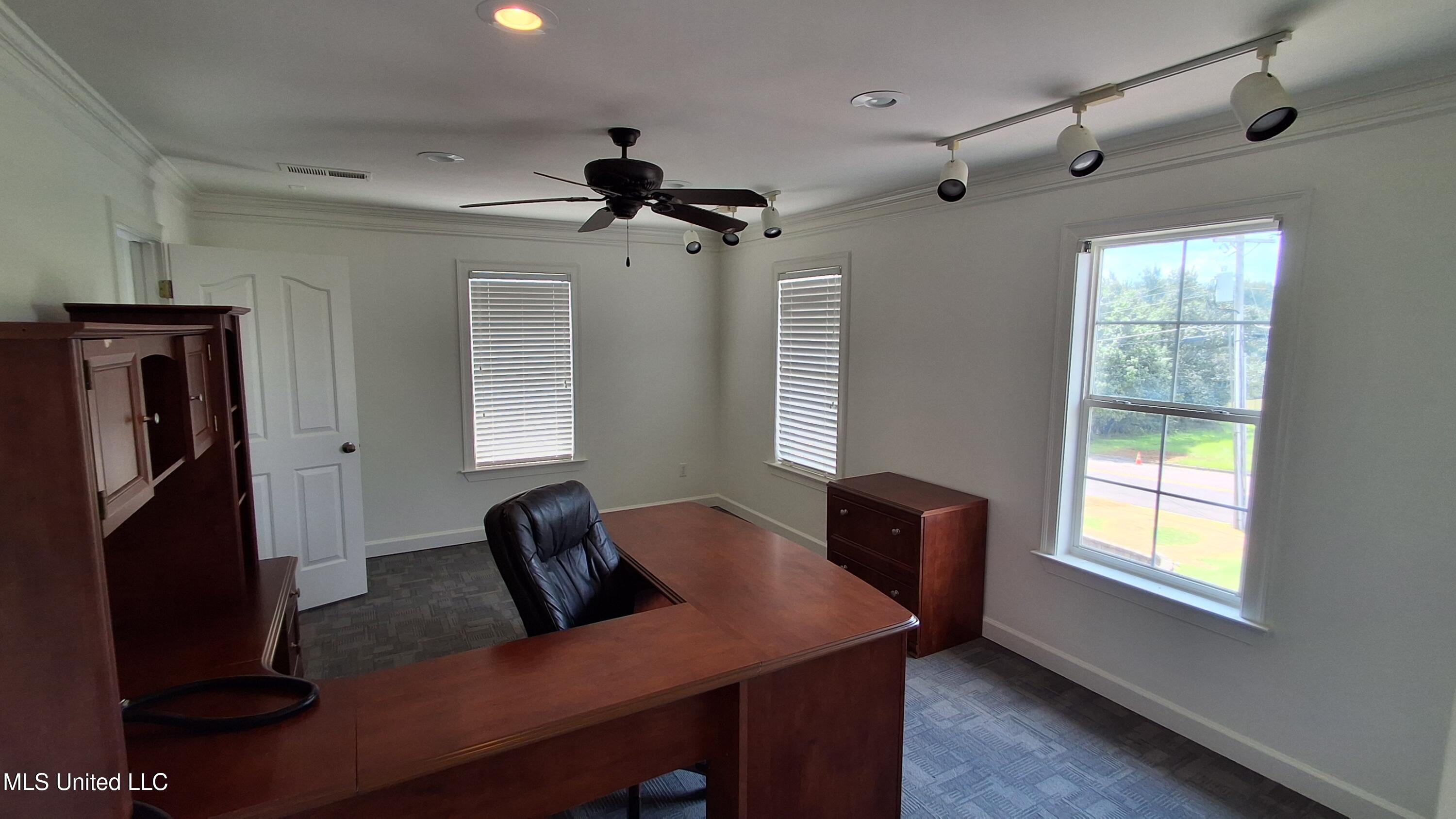 1074 Thousand Oaks Drive Property Photo 13