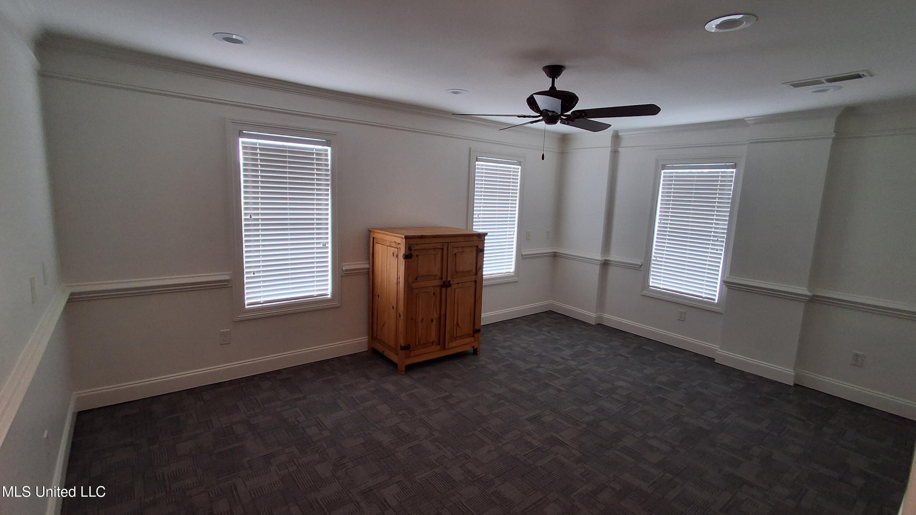 1074 Thousand Oaks Drive Property Photo 16