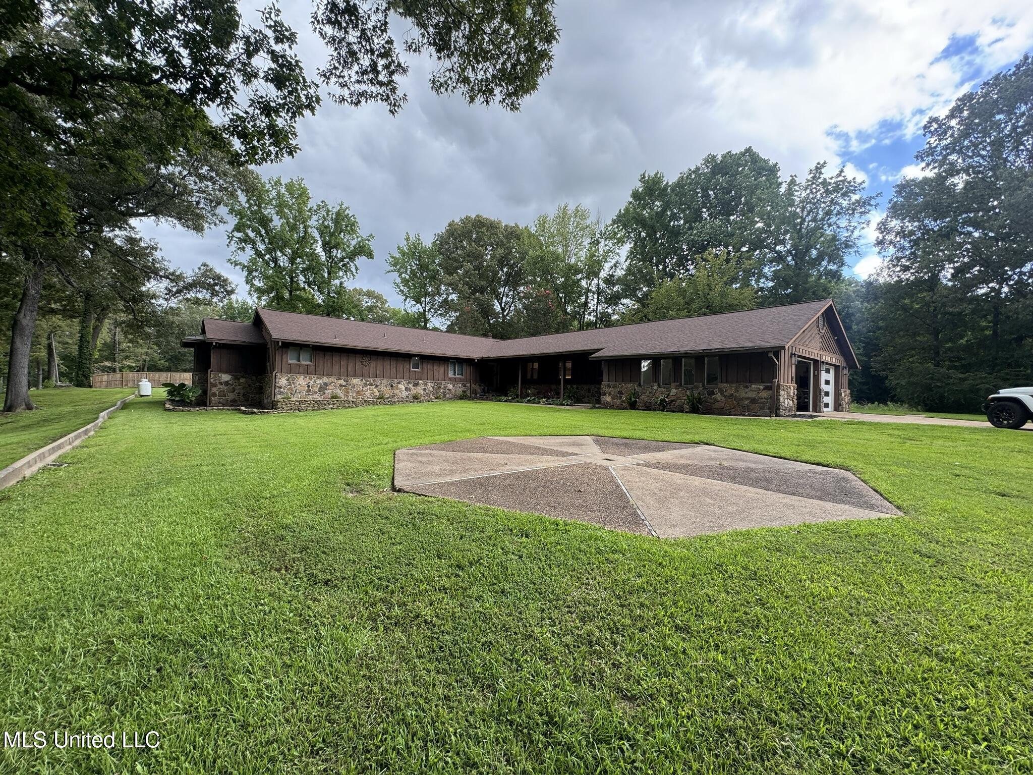 5520 Jordan Drive Property Photo 1