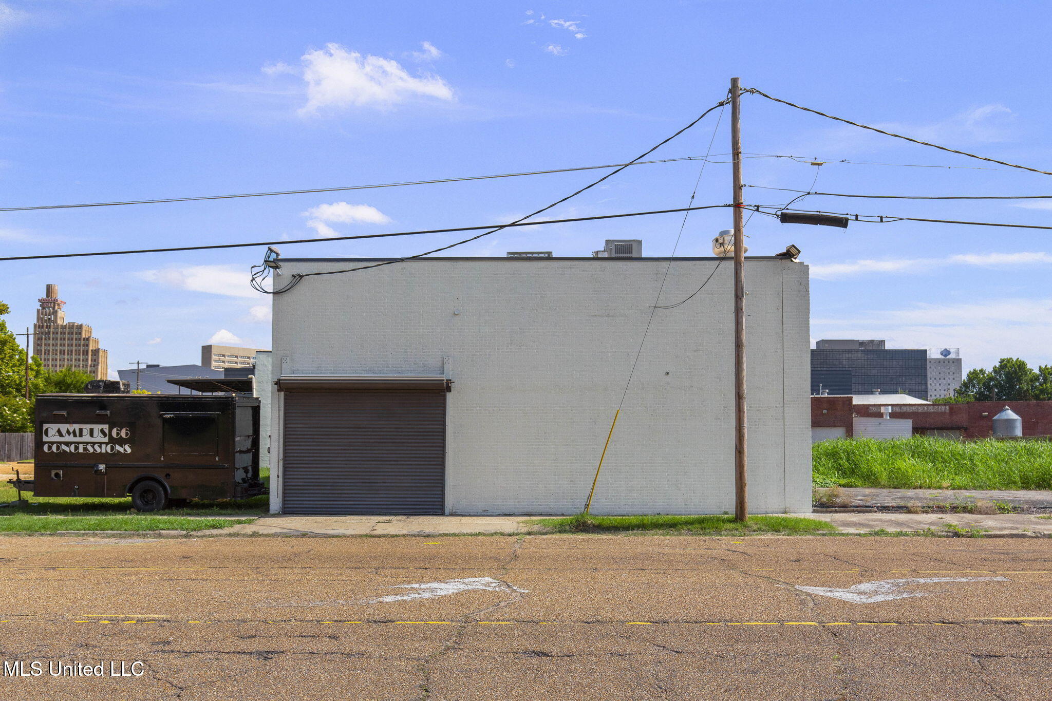 110 E South Street Property Photo 56