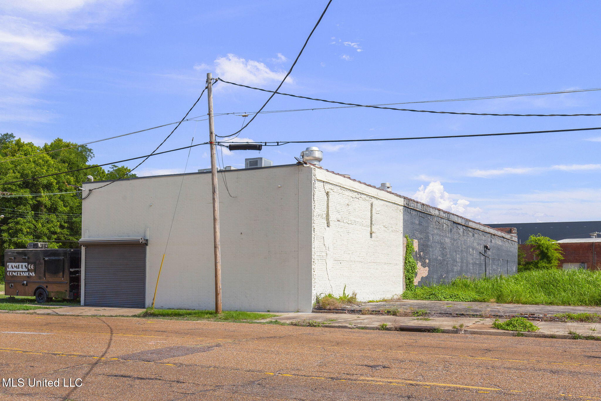 110 E South Street Property Photo 57
